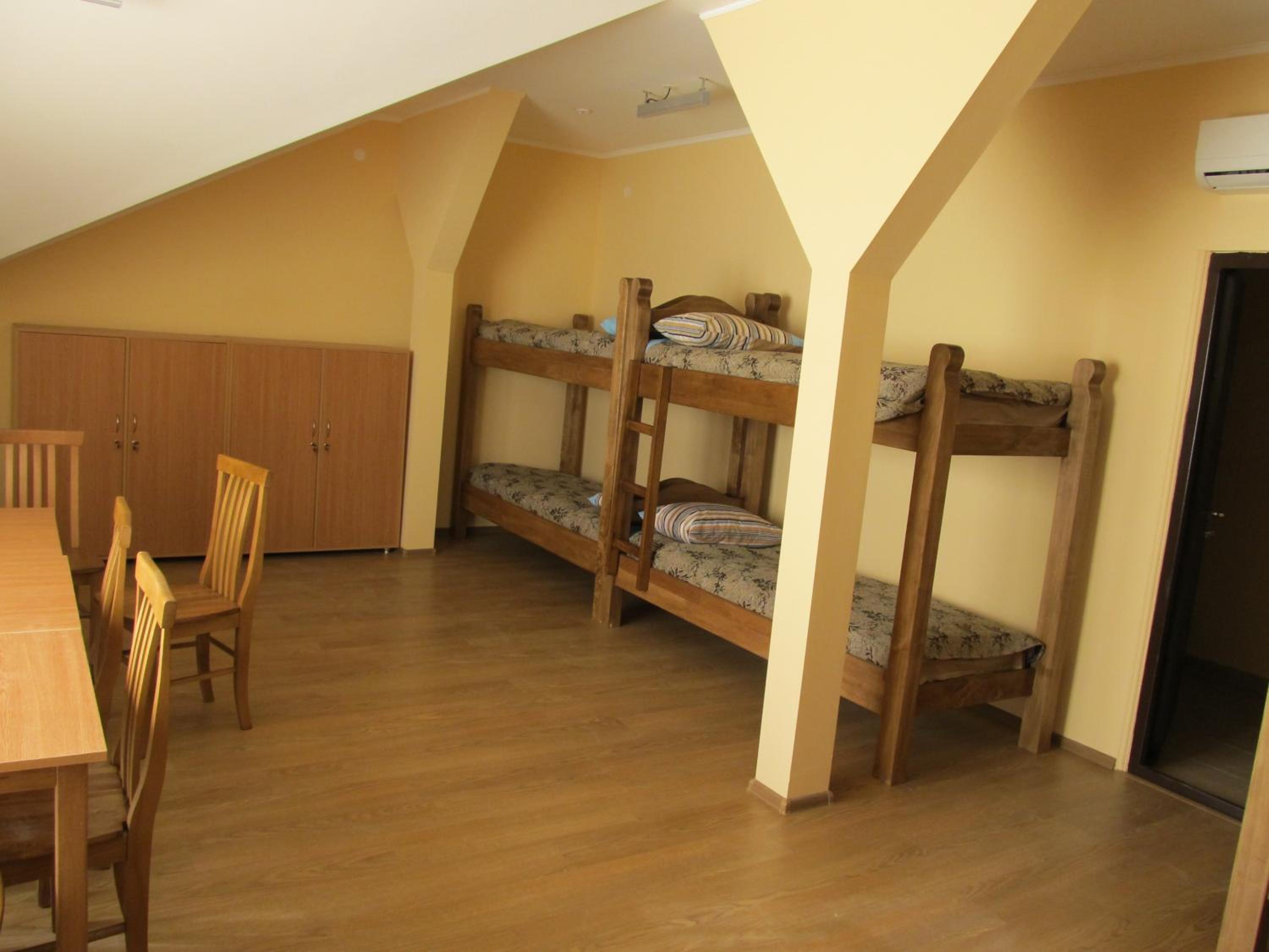 Bed in 8-Bed Dormitory Room photo 2