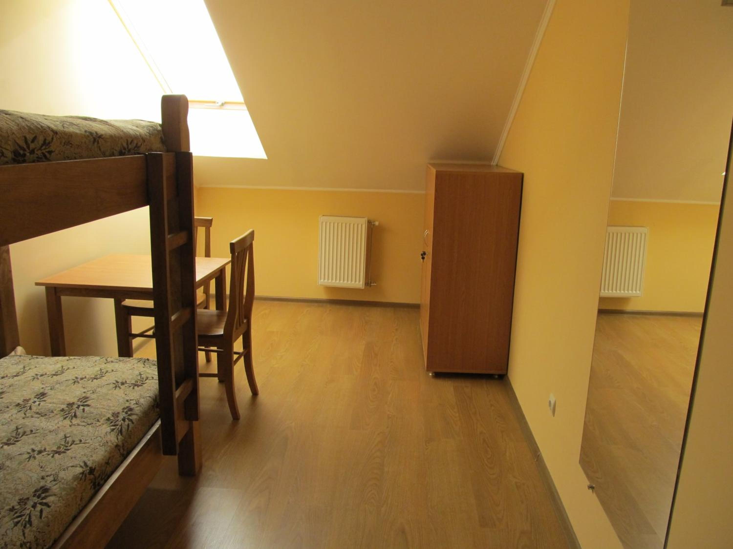 Bed in 2-Bed Dormitory Room photo 3