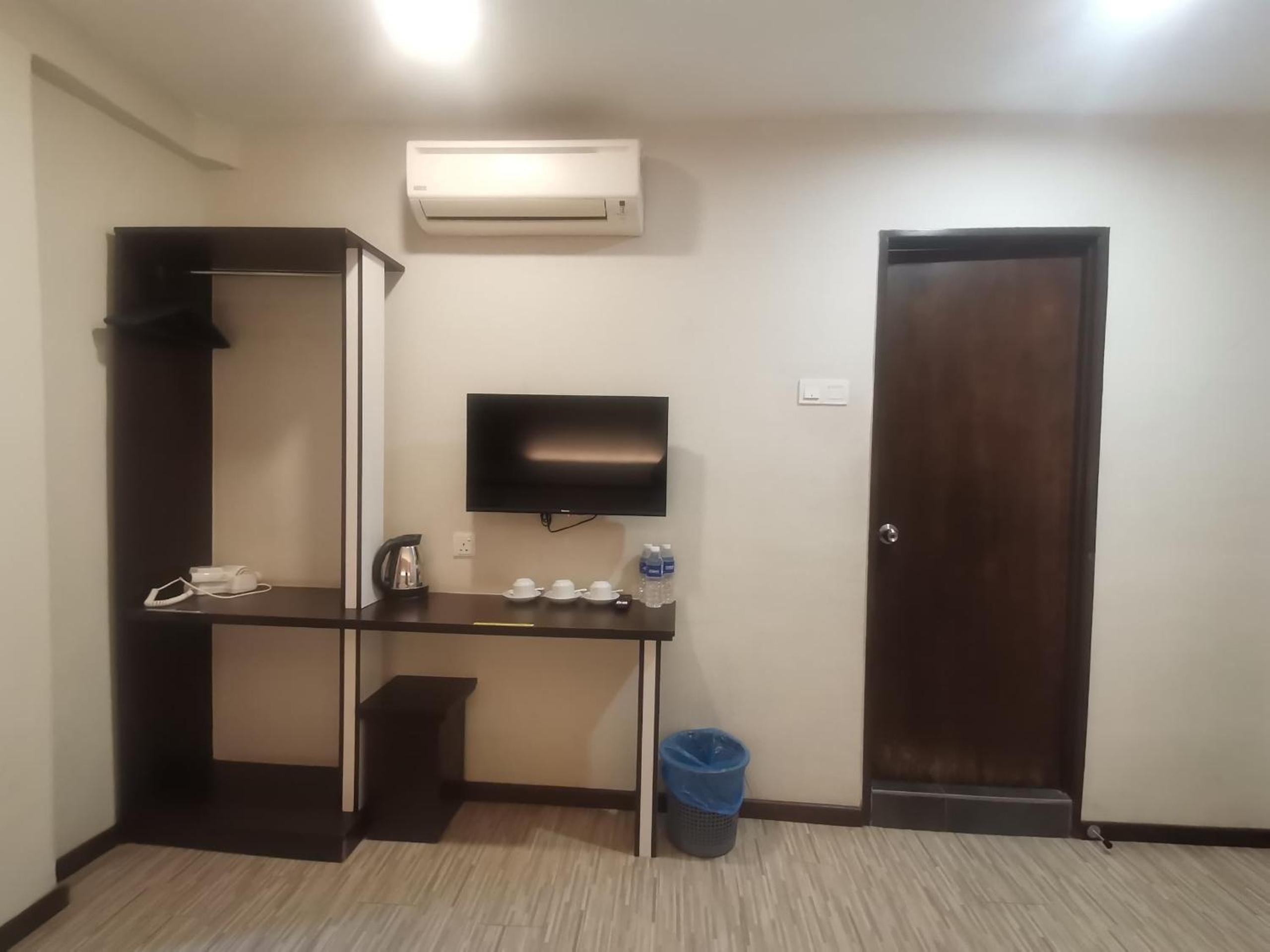 Budget Triple Room - Photo 11