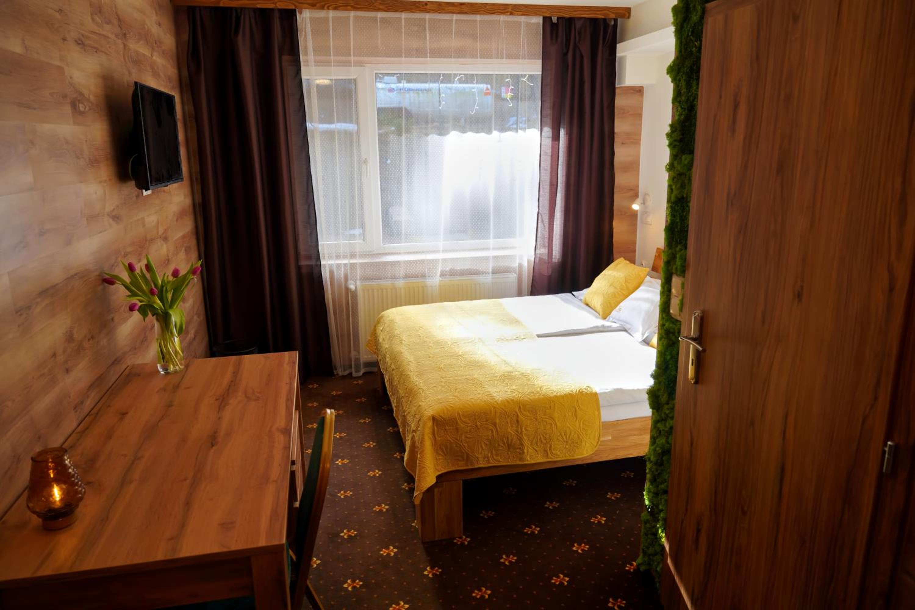 Economy Double Room photo 1