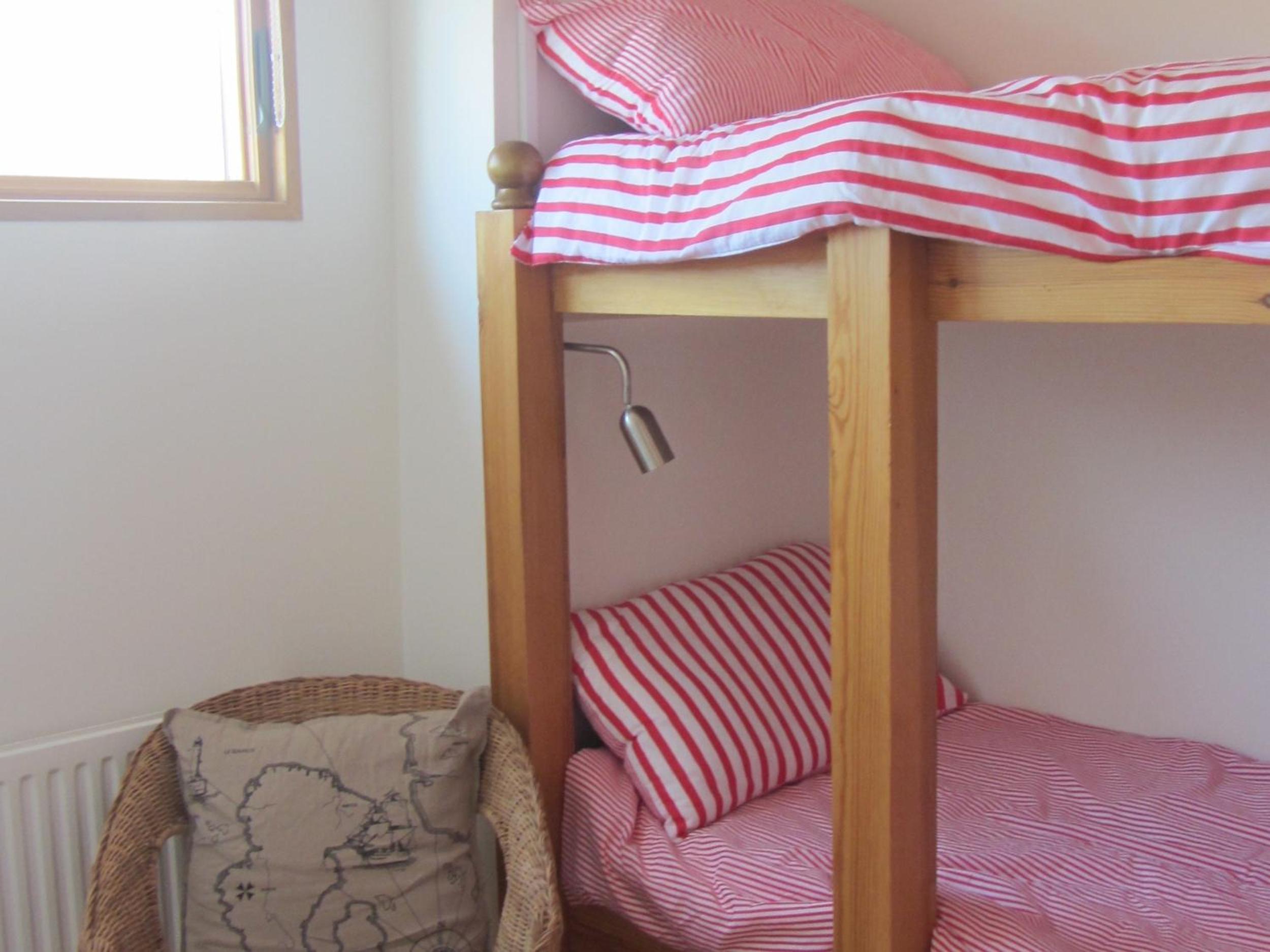 Five-Bedroom House photo 2