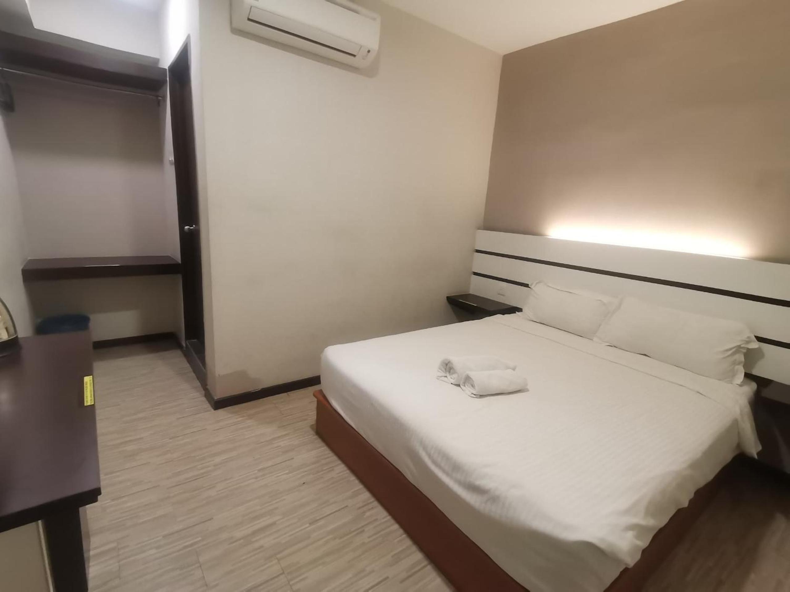 Standard Queen Room