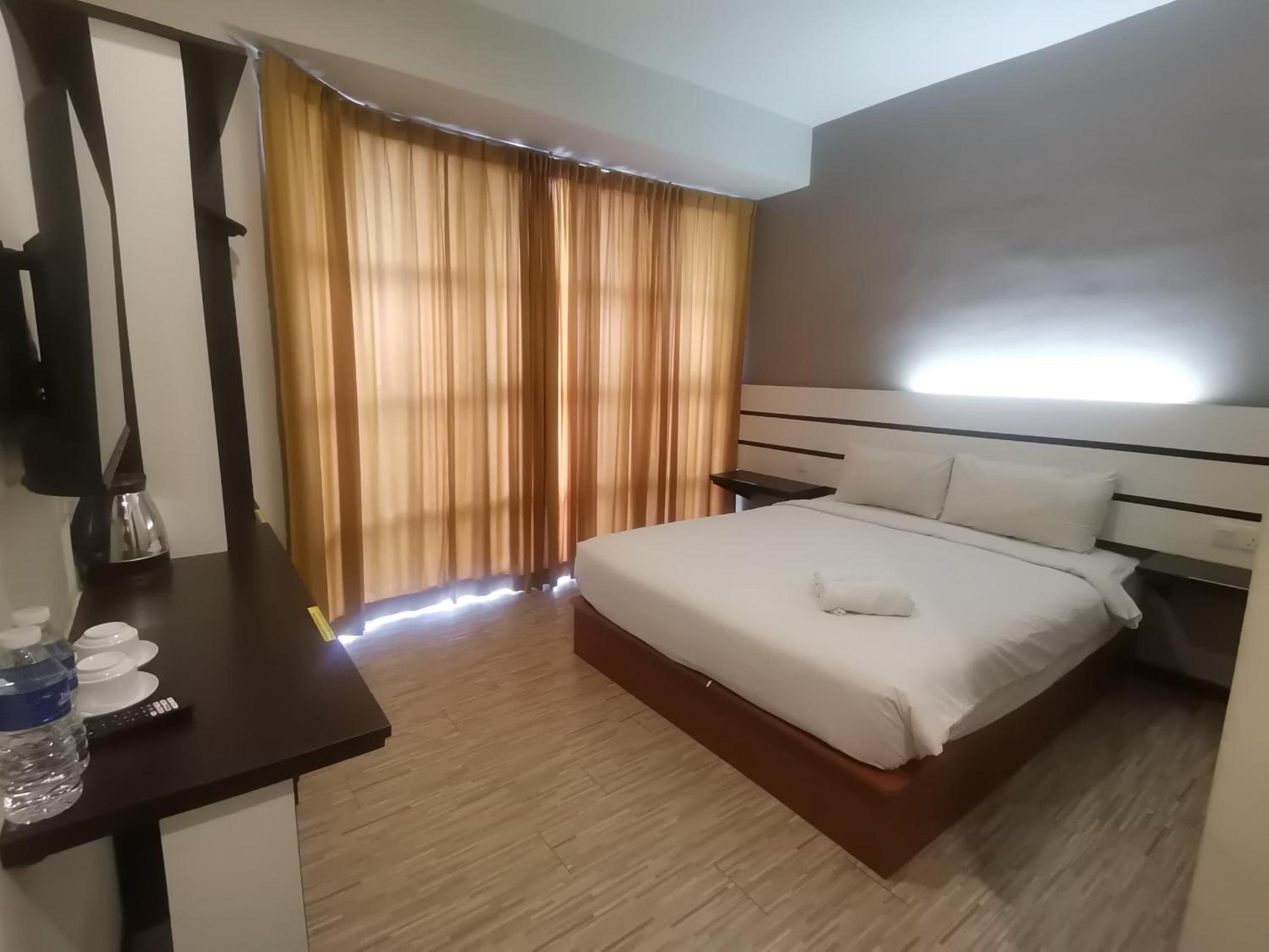 Deluxe Queen Room - Photo 1