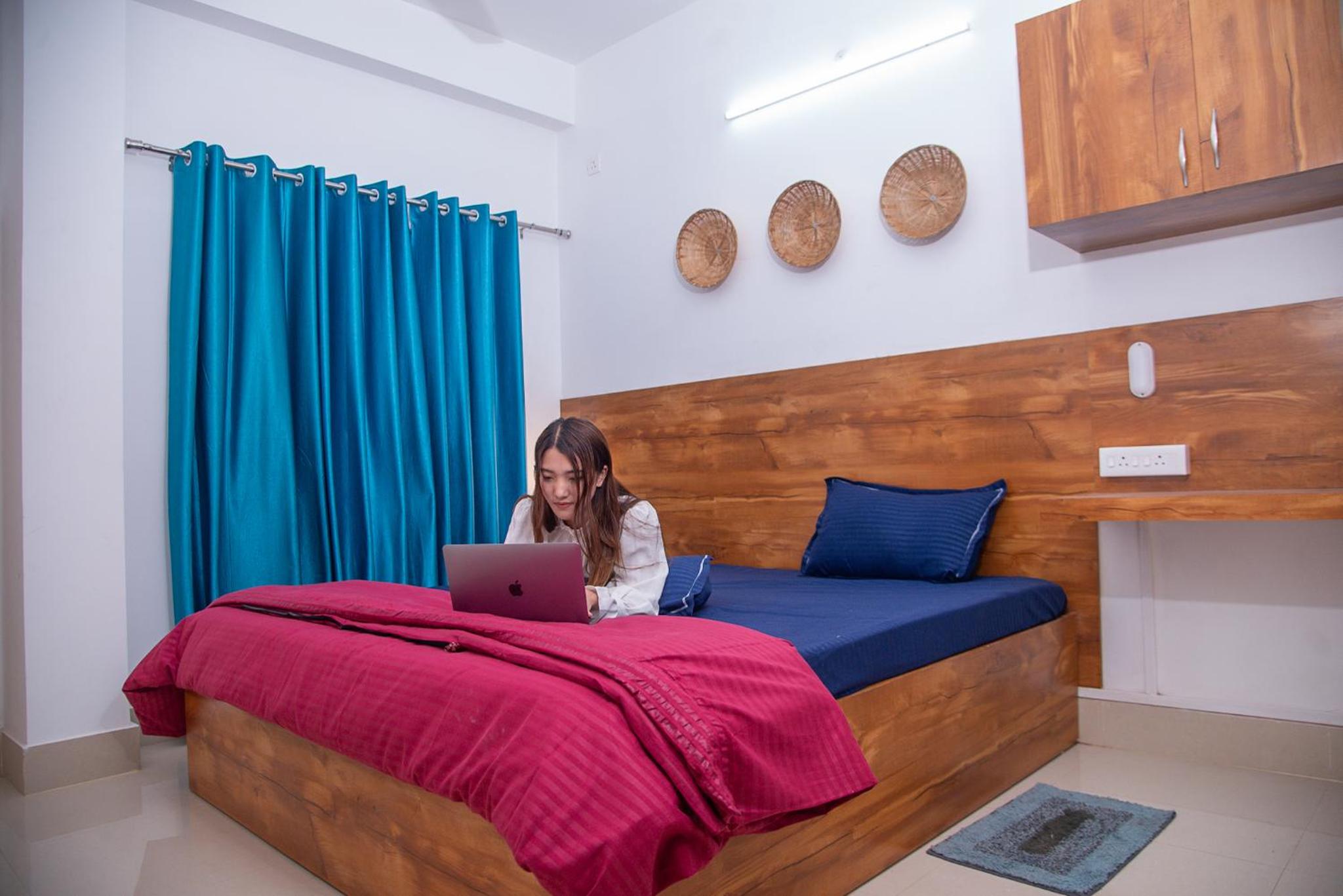 Large Double Room - Photo 6