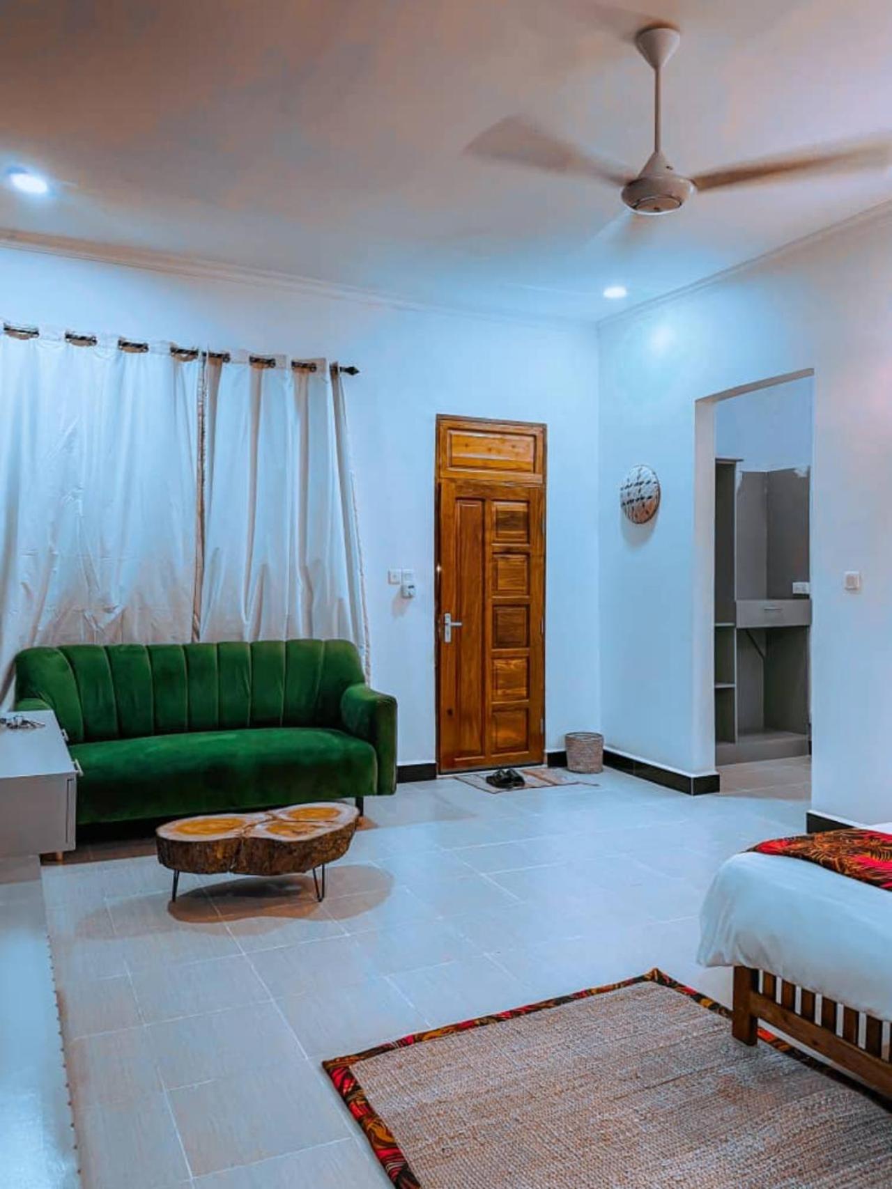 Deluxe Room - Photo 6