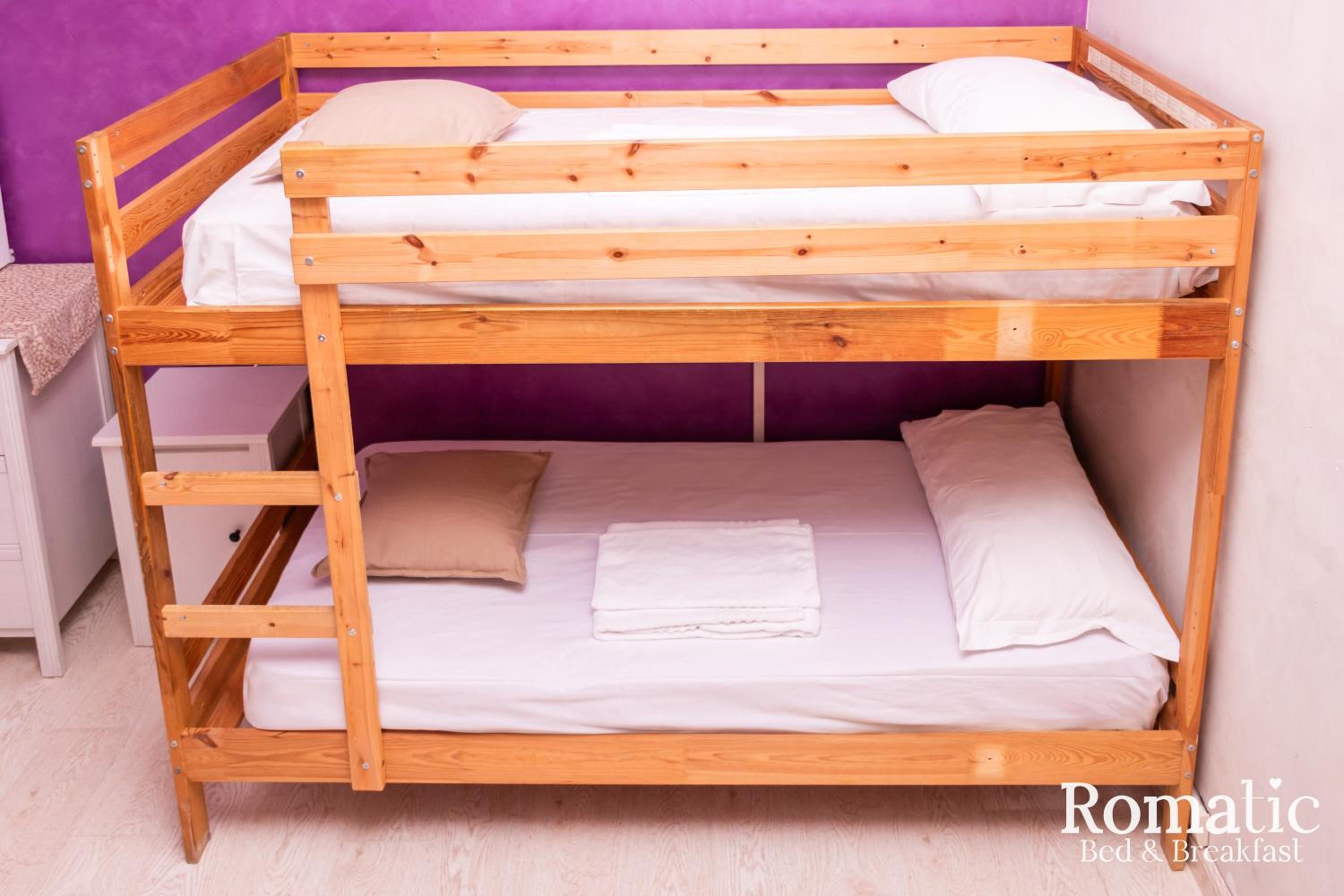 Single Bed in Mixed Dormitory Room