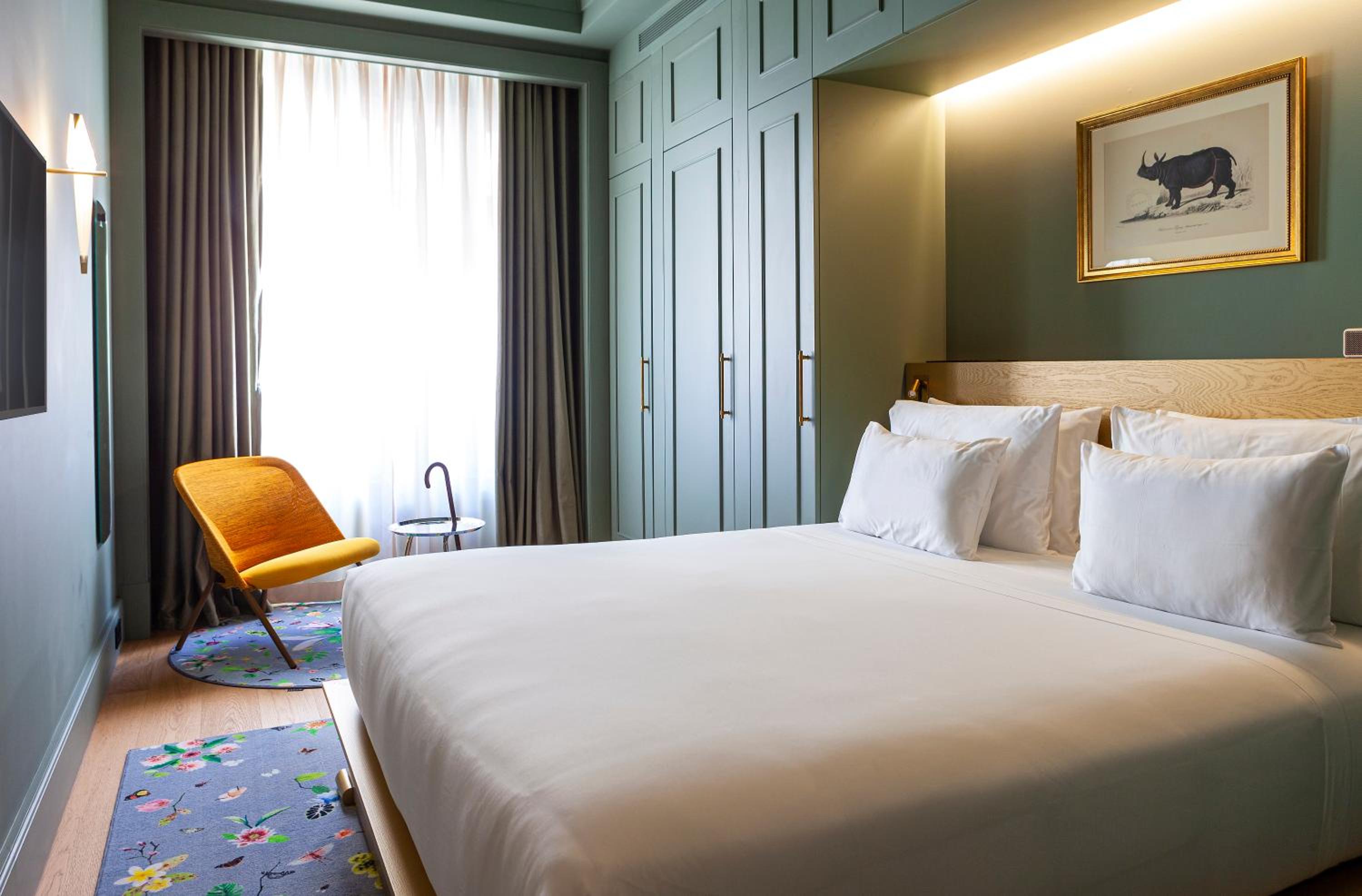 Deluxe Double Room with City View - Photo 1