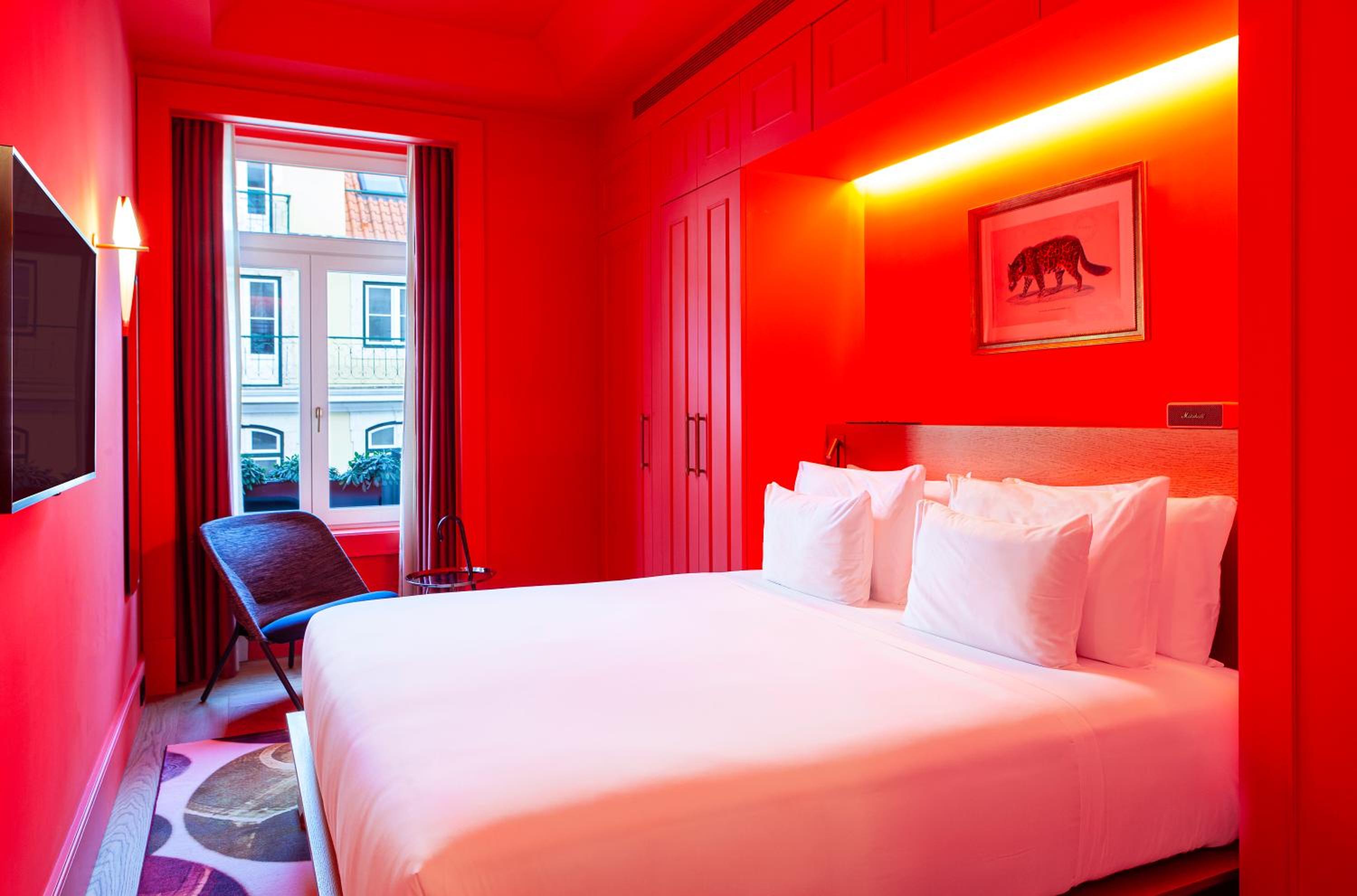 Deluxe Double Room with City View - Photo 7