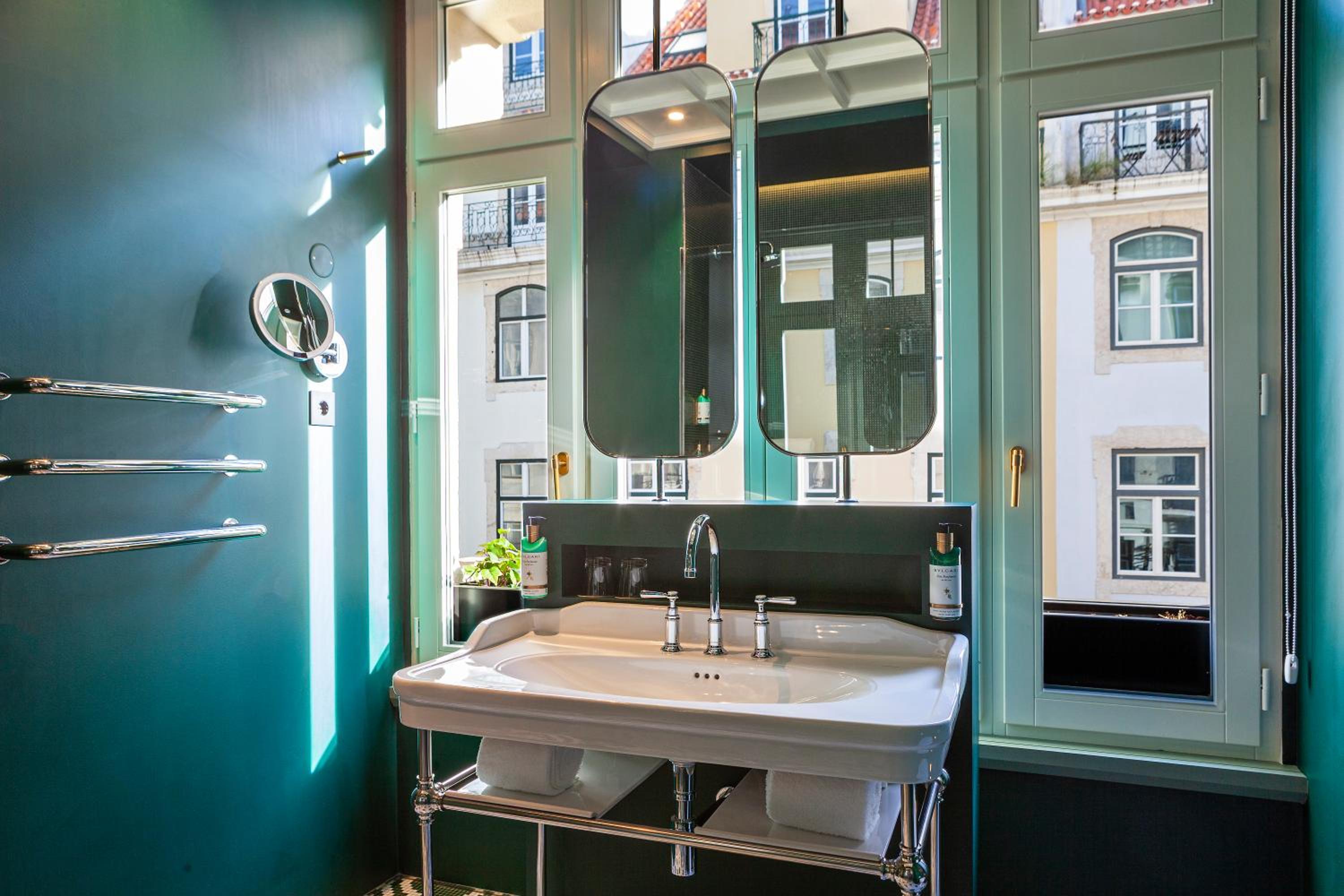 Deluxe Double Room with City View - Photo 2