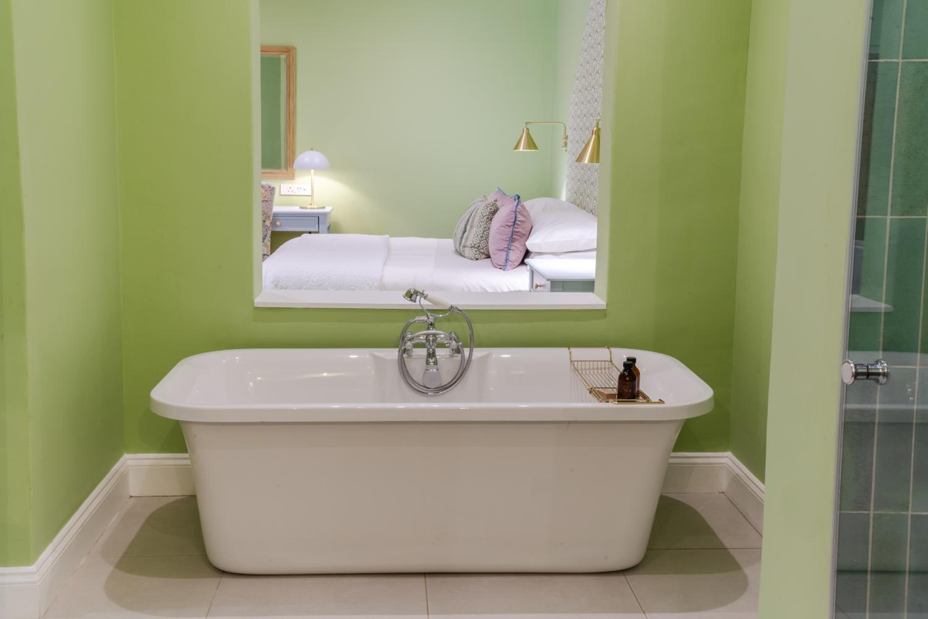 Superior King Room - Photo 19