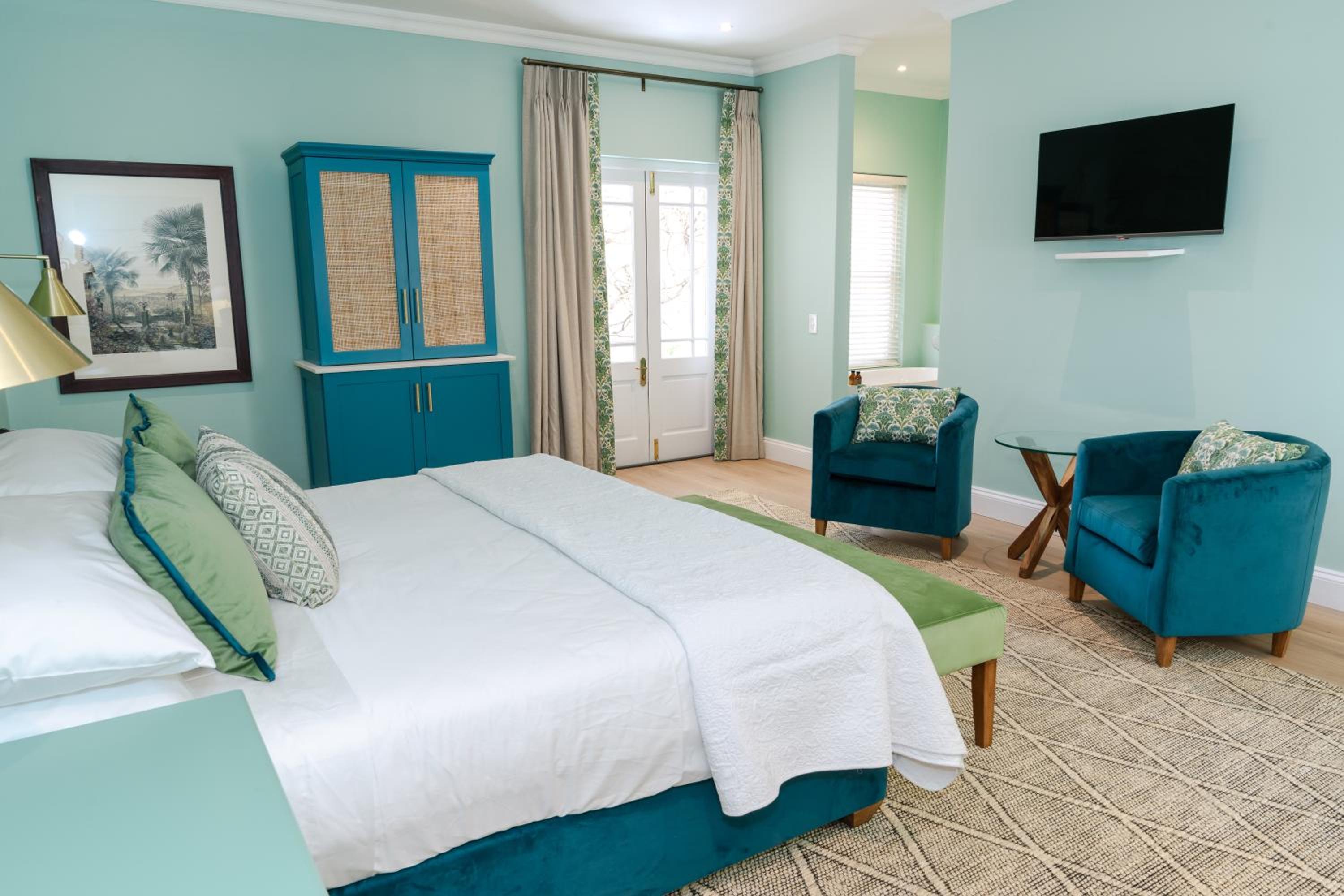 Superior King Room - Photo 13