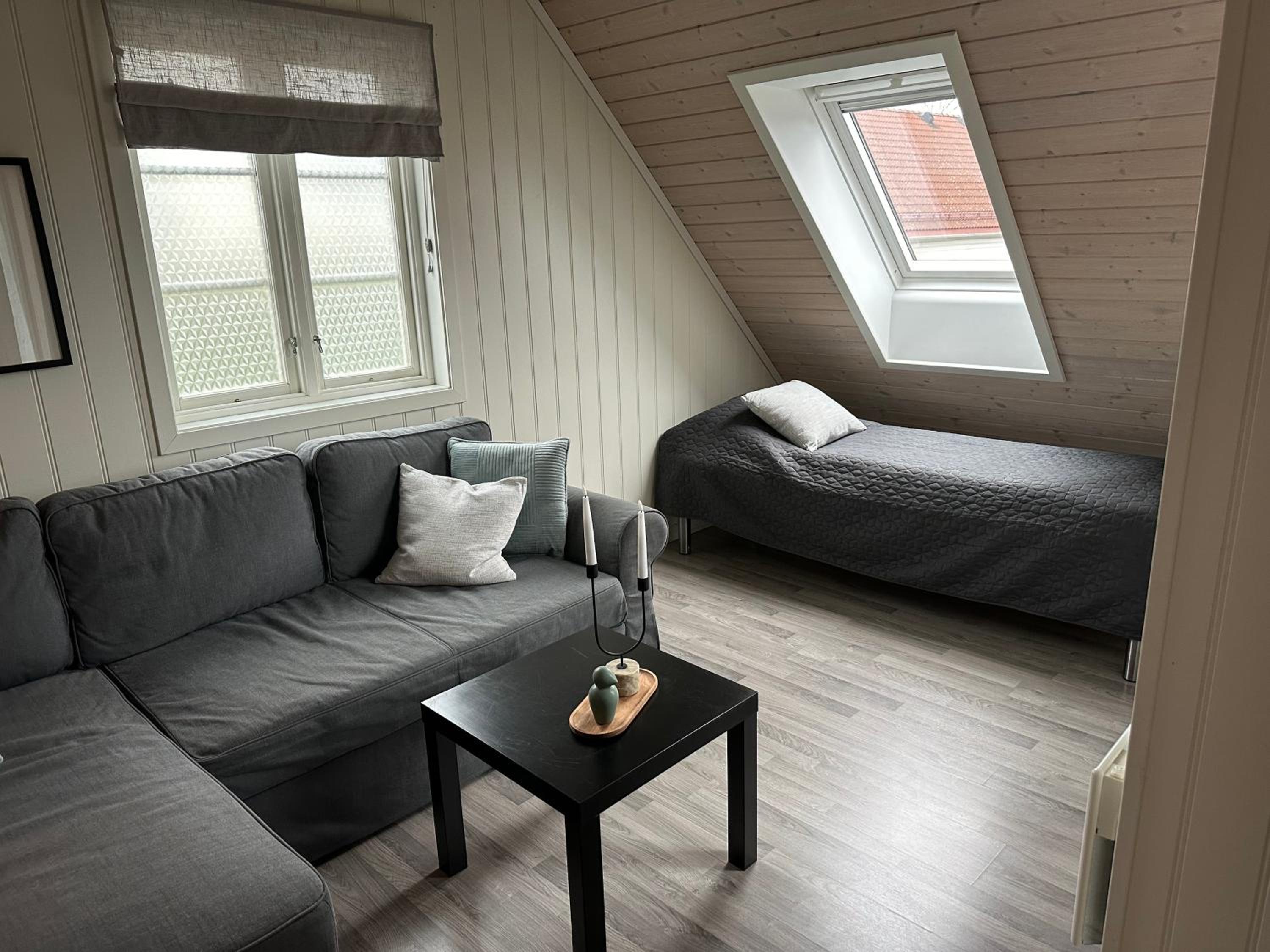 Apartment with Balcony photo 3