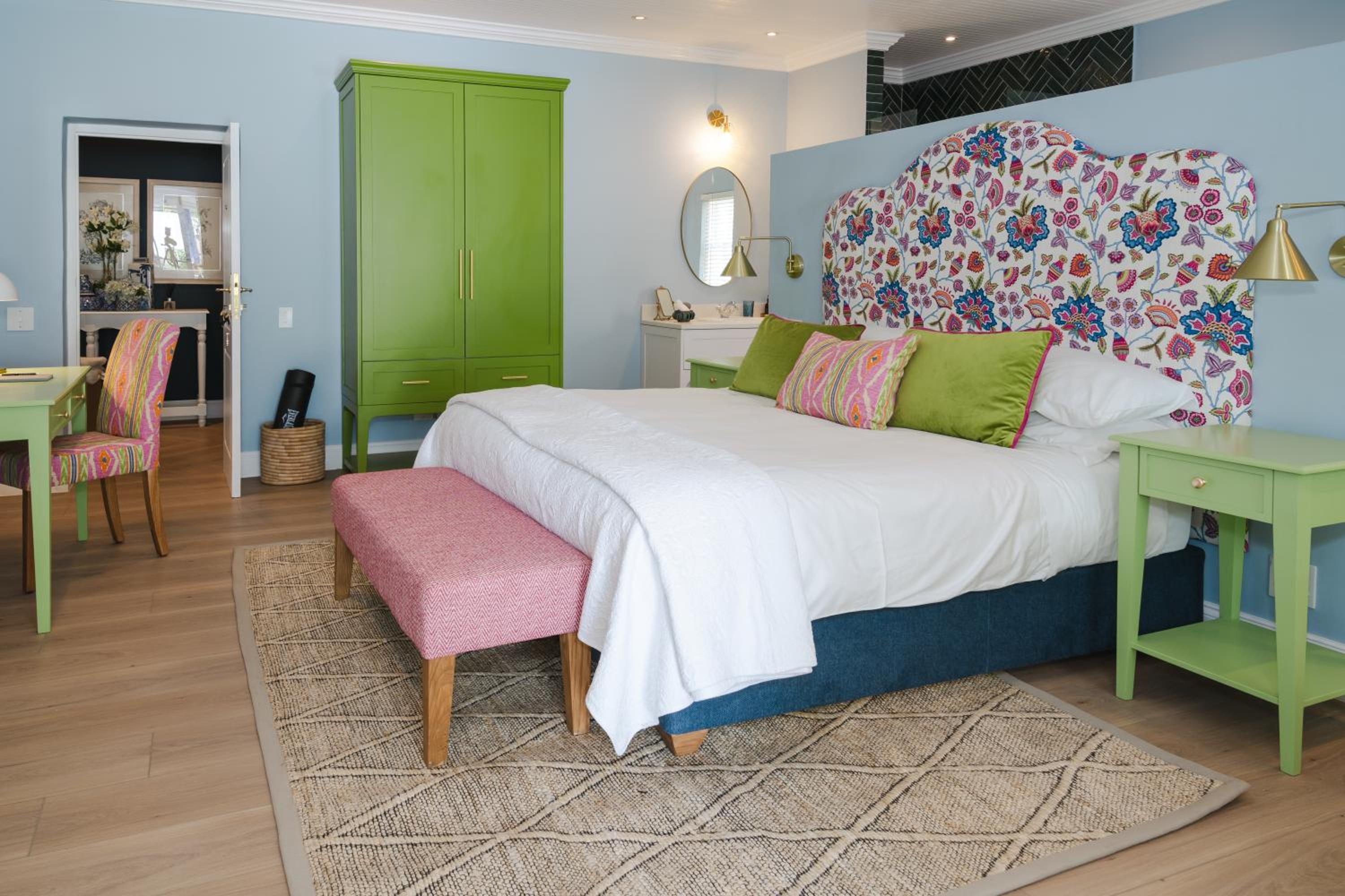 Superior King Room - Photo 17
