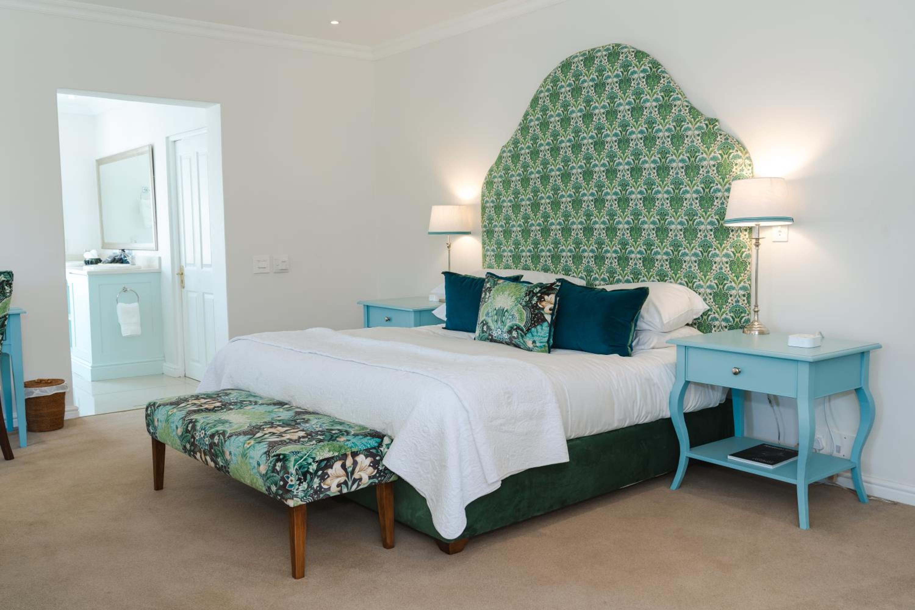 Superior King Room - Photo 16