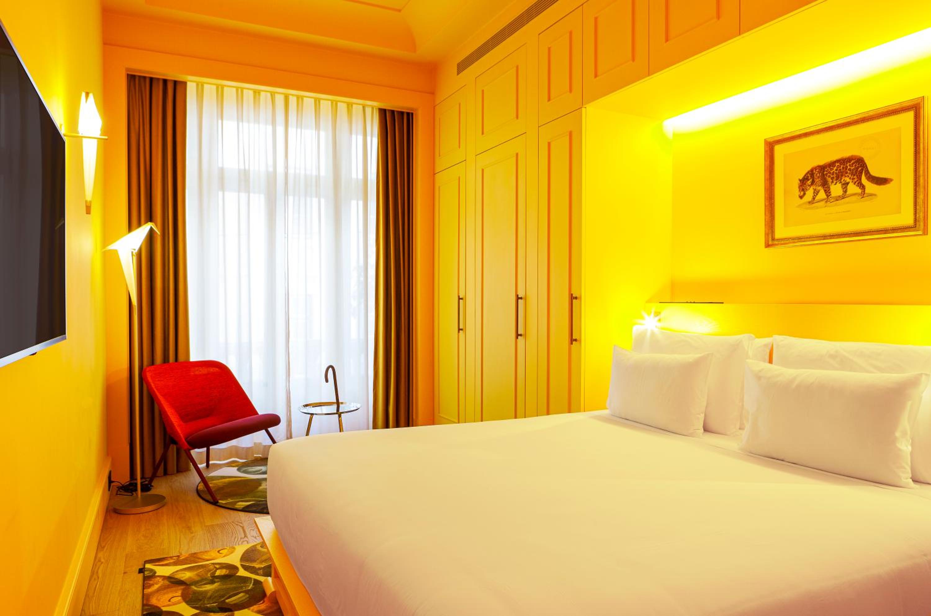 Deluxe Double Room with Balcony - Photo 3