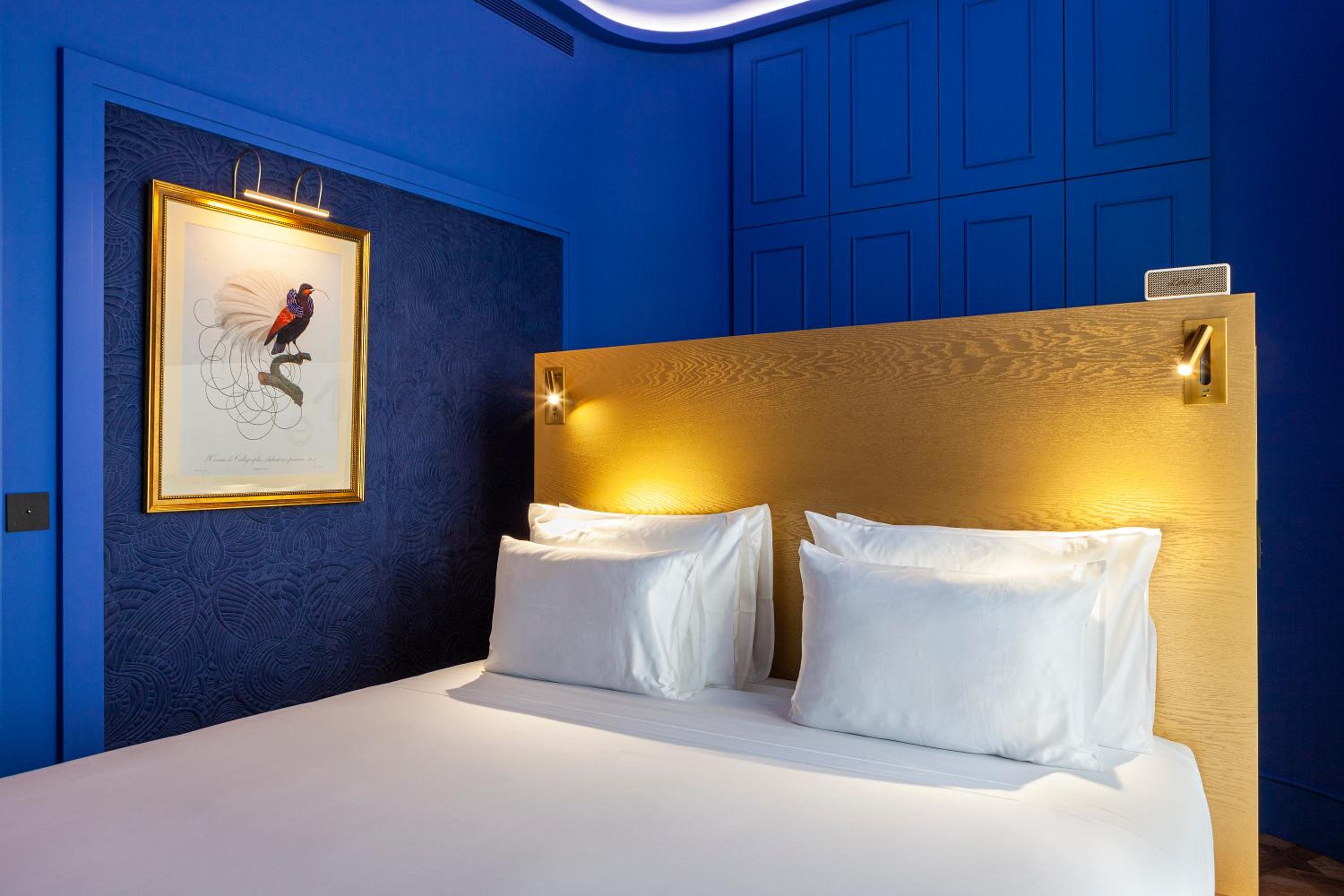 Deluxe Double Room with Balcony - Photo 4