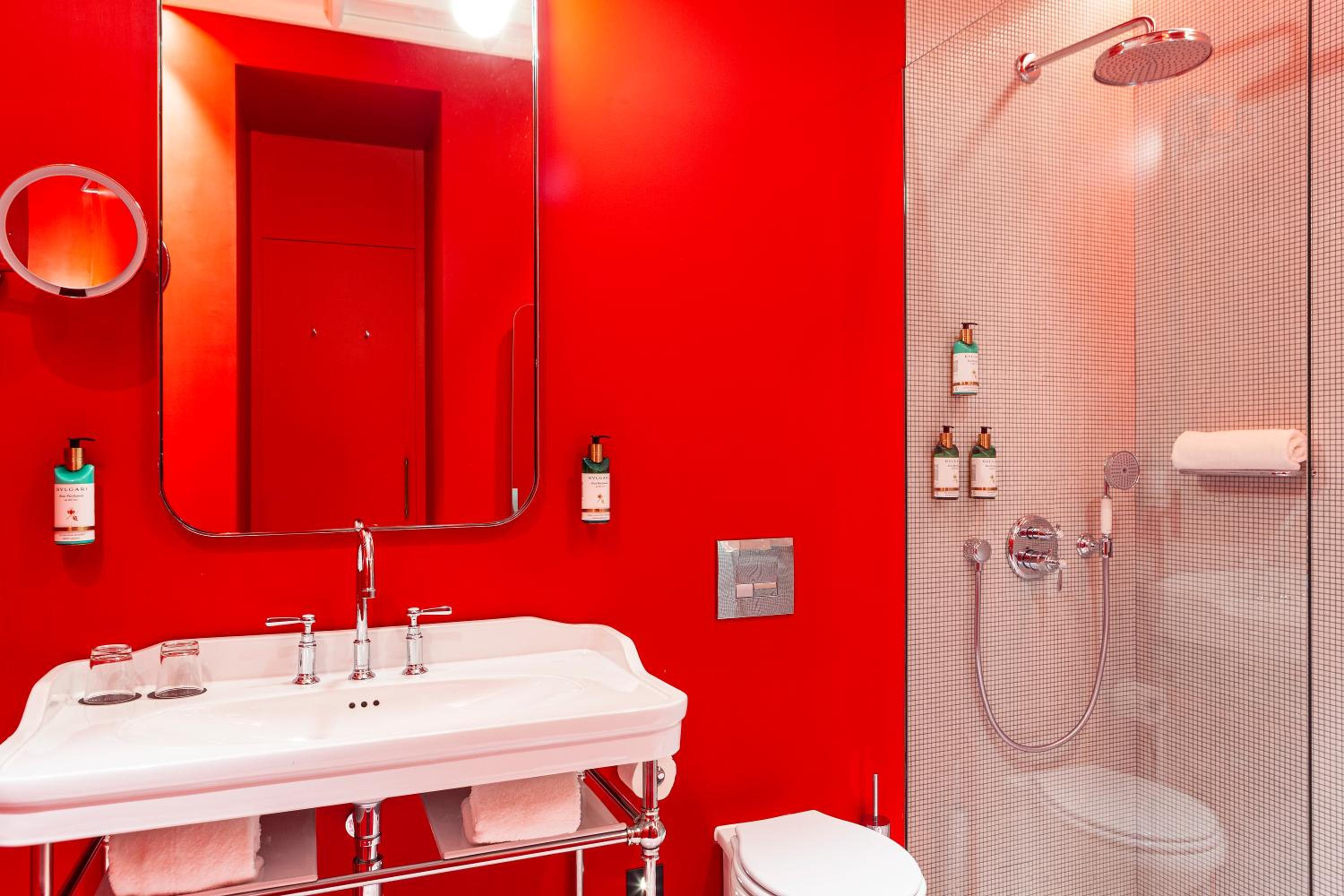 Deluxe Double Room with Balcony - Photo 6
