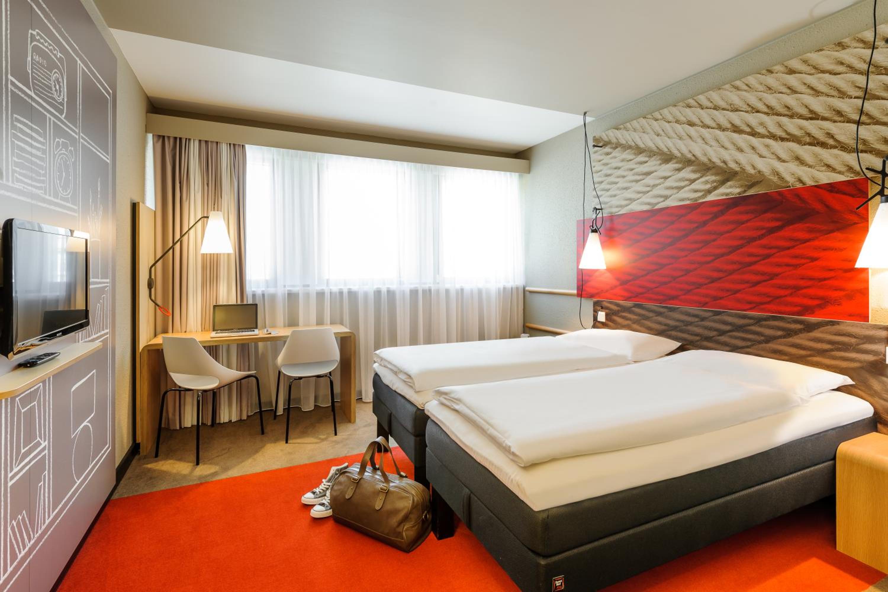 Standard Twin Room - Photo 3