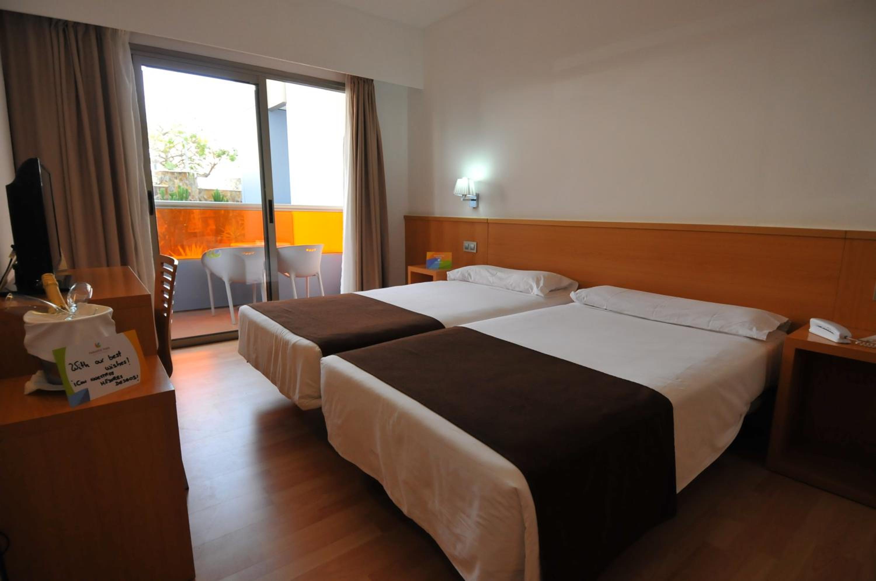 Habitación Familiar Premium (2 Adultos + 1 Niño)