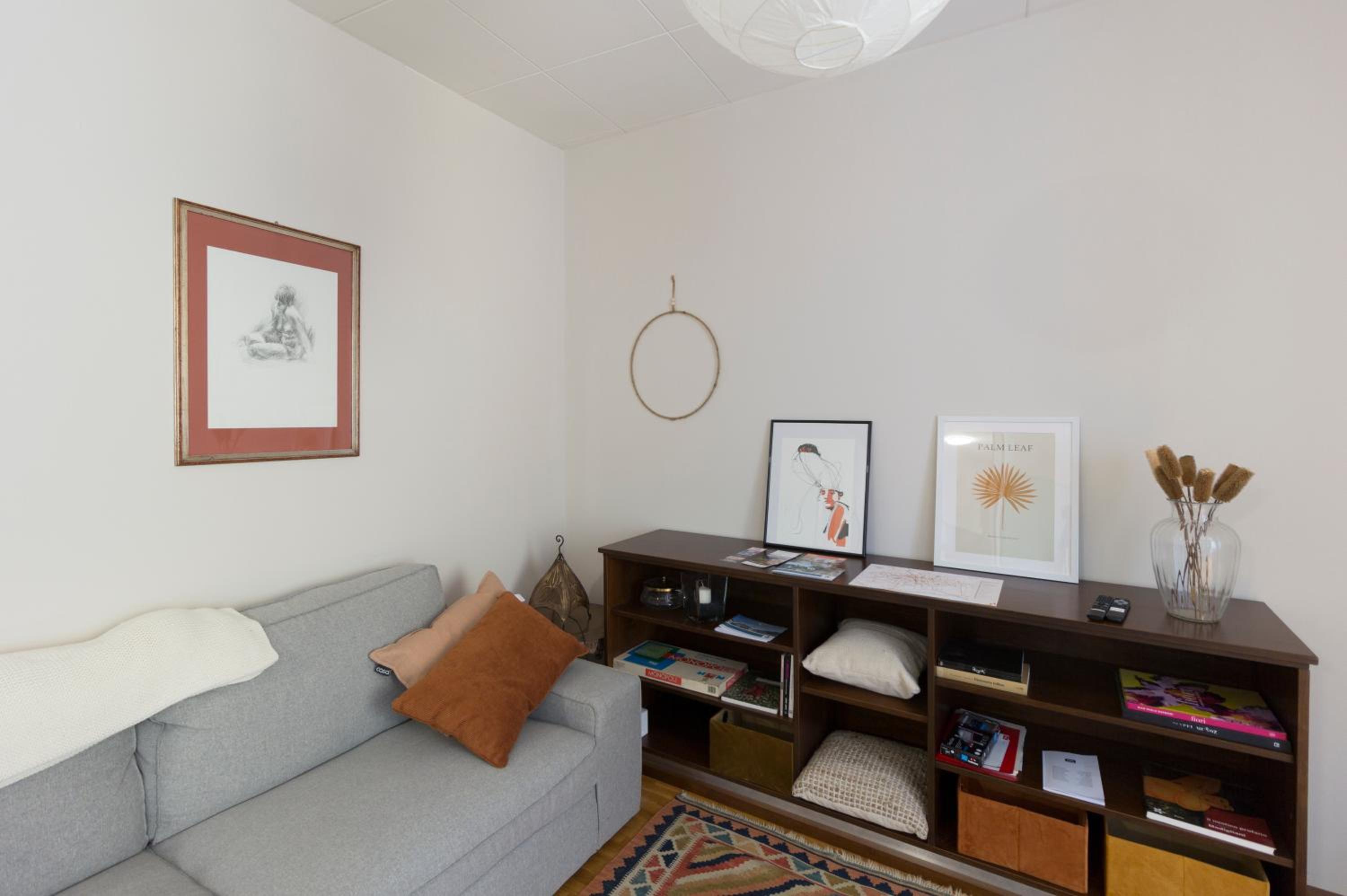 One-Bedroom Apartment photo 2