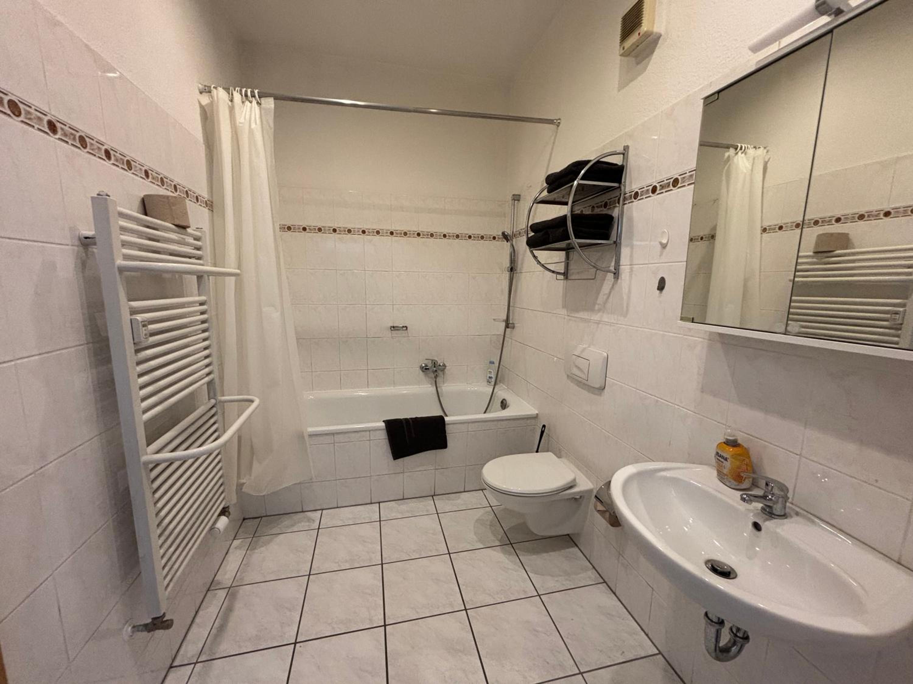 Twin Room with Bath photo 1