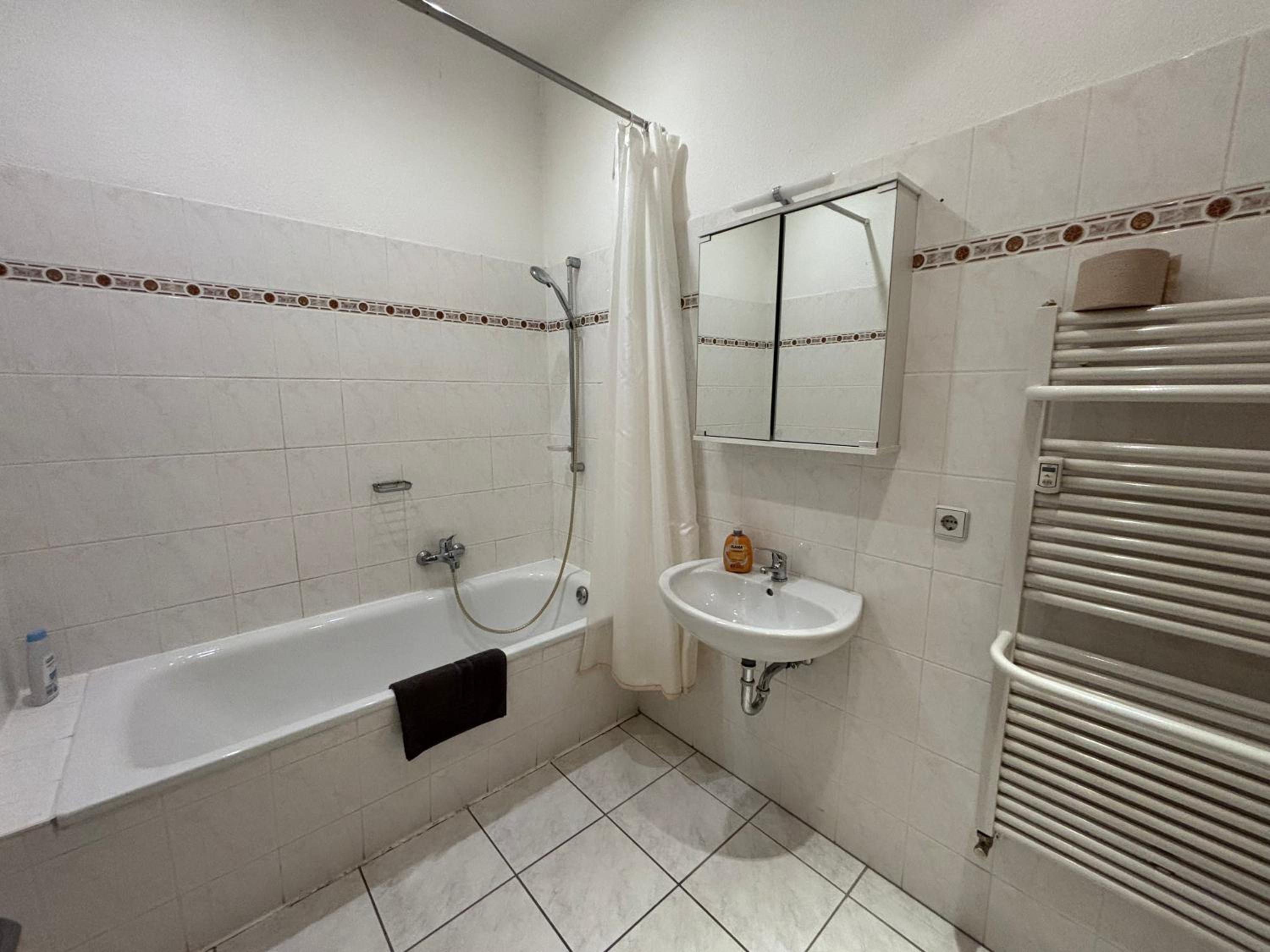 Twin Room with Bath photo 3