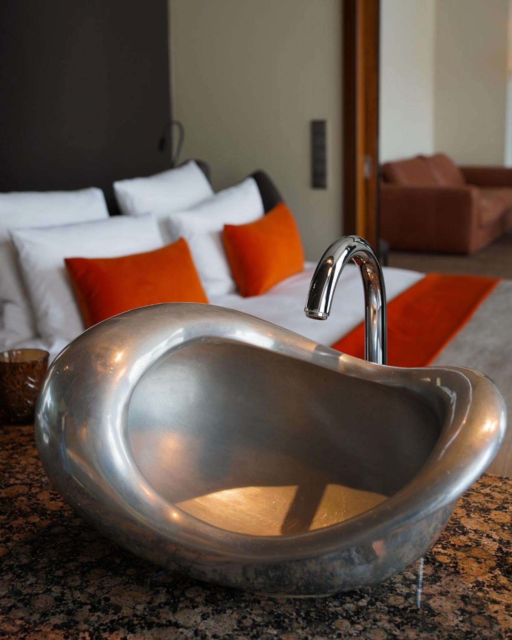 Suite - Photo 5
