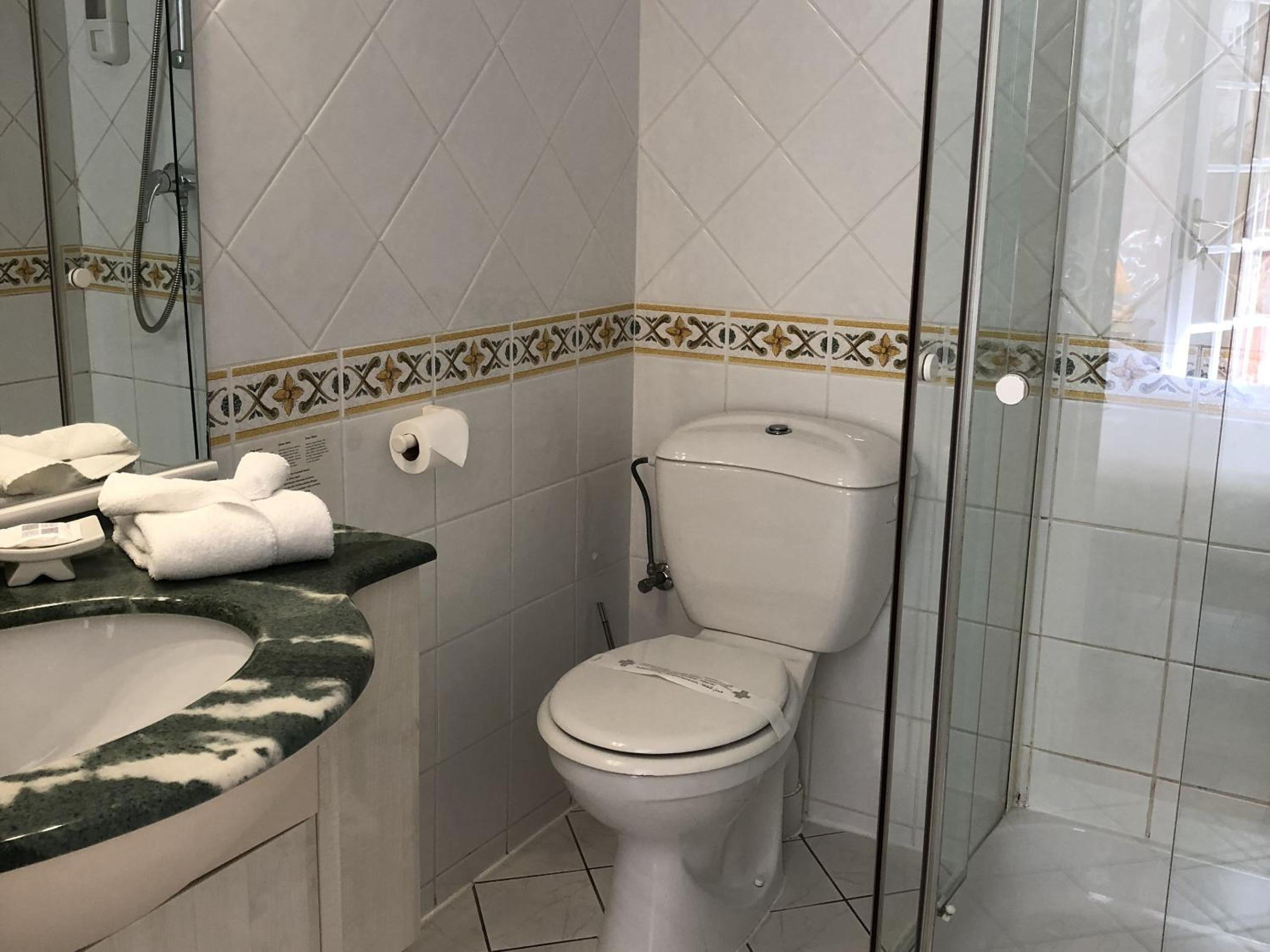 Queen Room with Pool View - Photo 2
