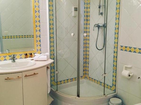 Standard Double Room - Photo 2