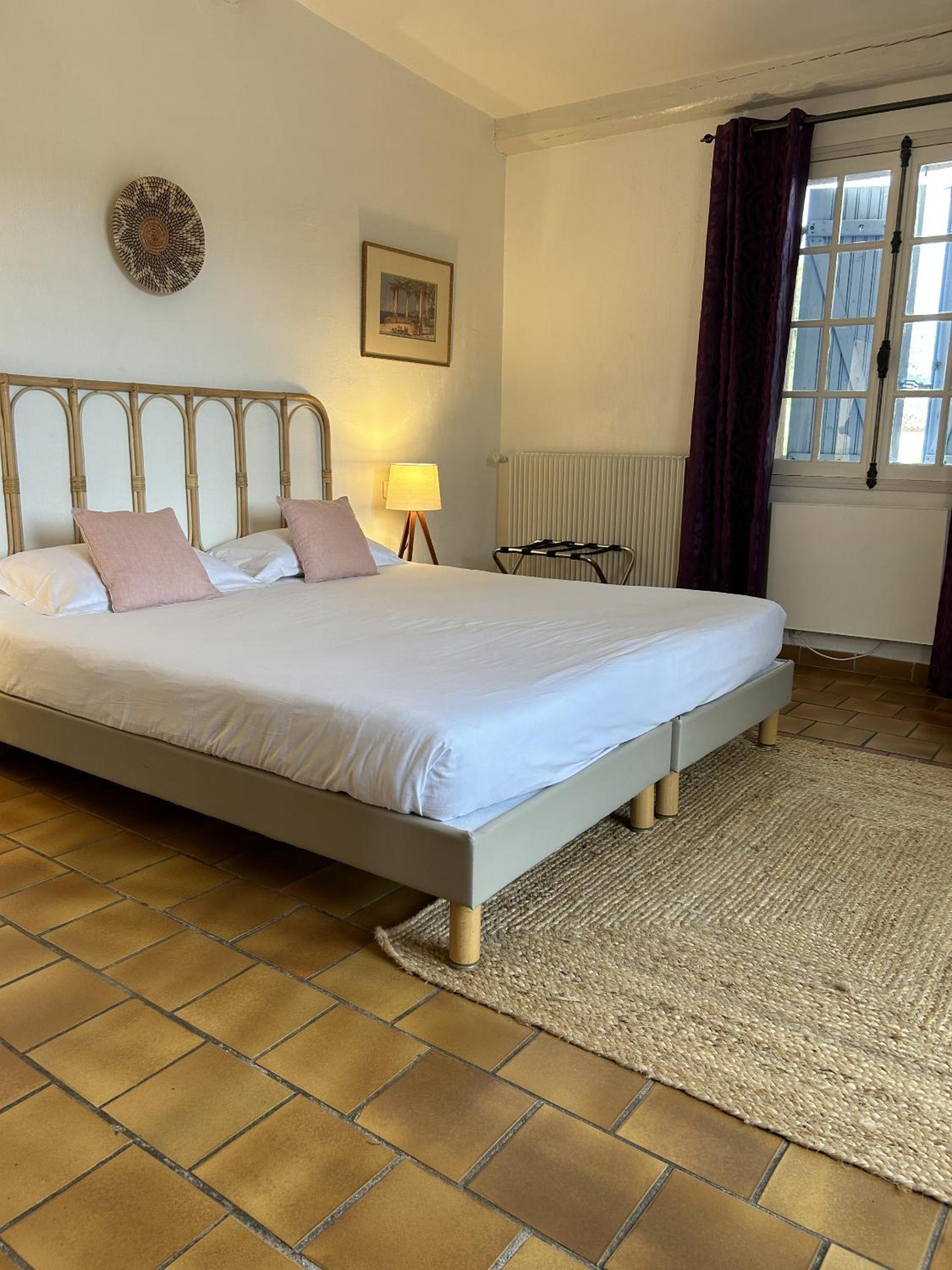 Queen Room with Pool View - Photo 6