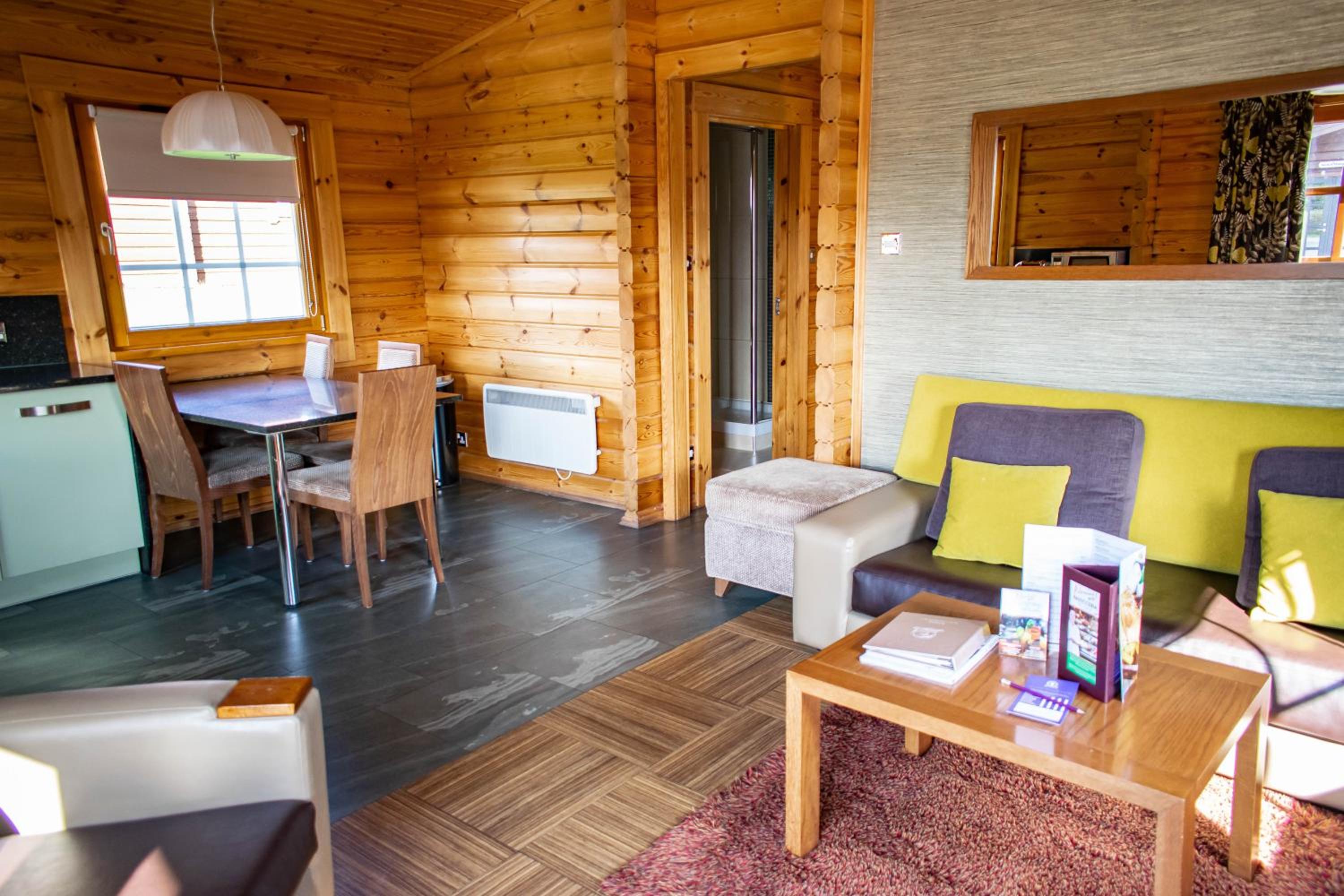 Three-Bedroom Lodge with Private Hot Tub photo 3