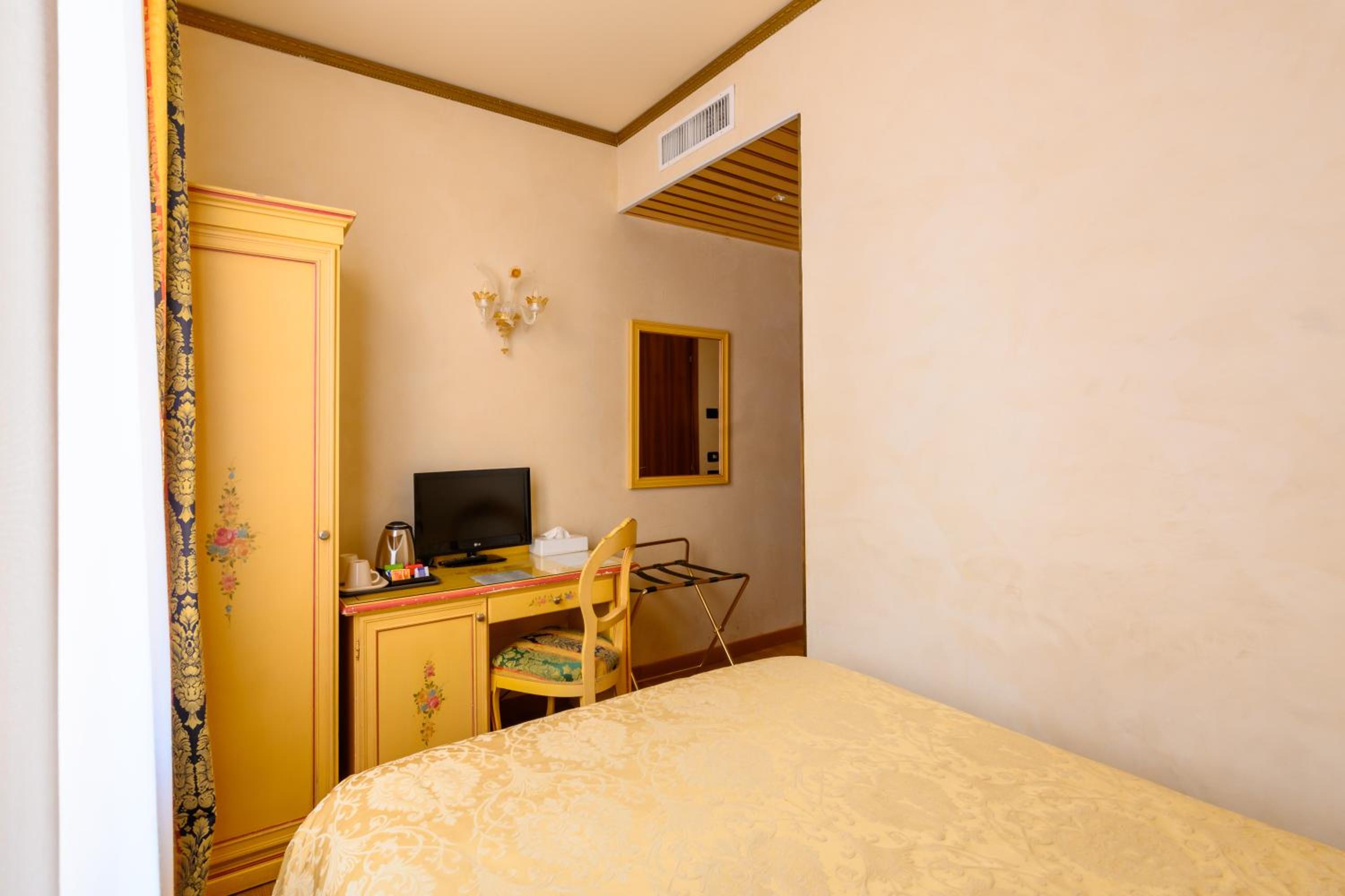Small Economy Double Room photo 3