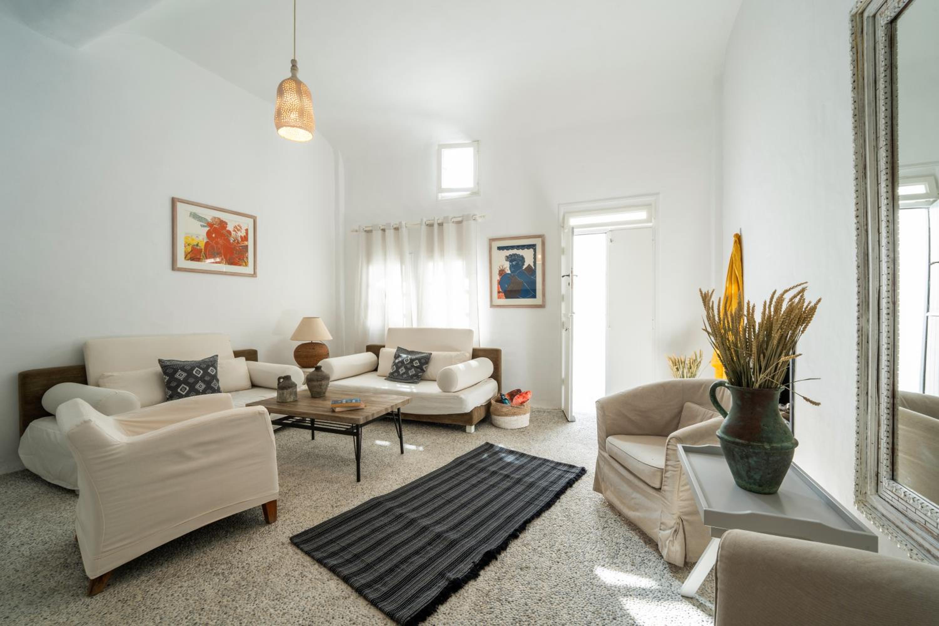 Deluxe One-Bedroom Apartment