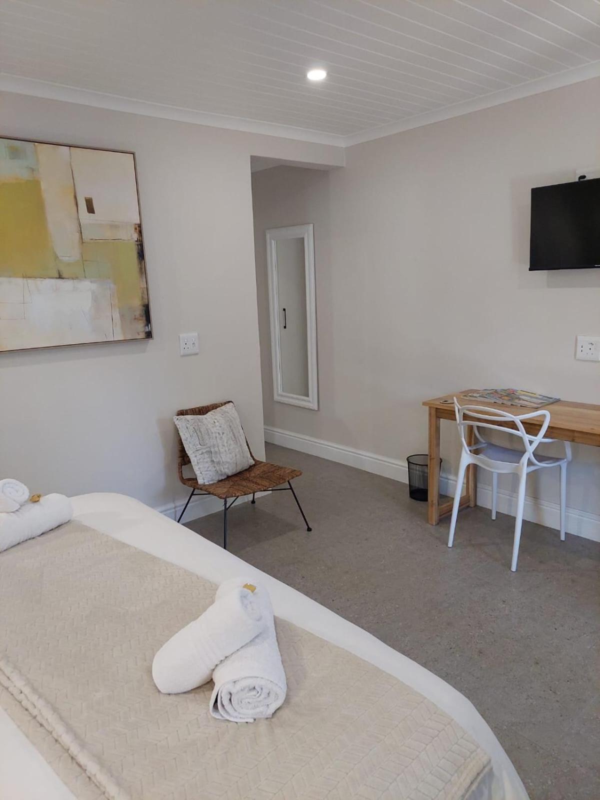 Standard King Room - Photo 2