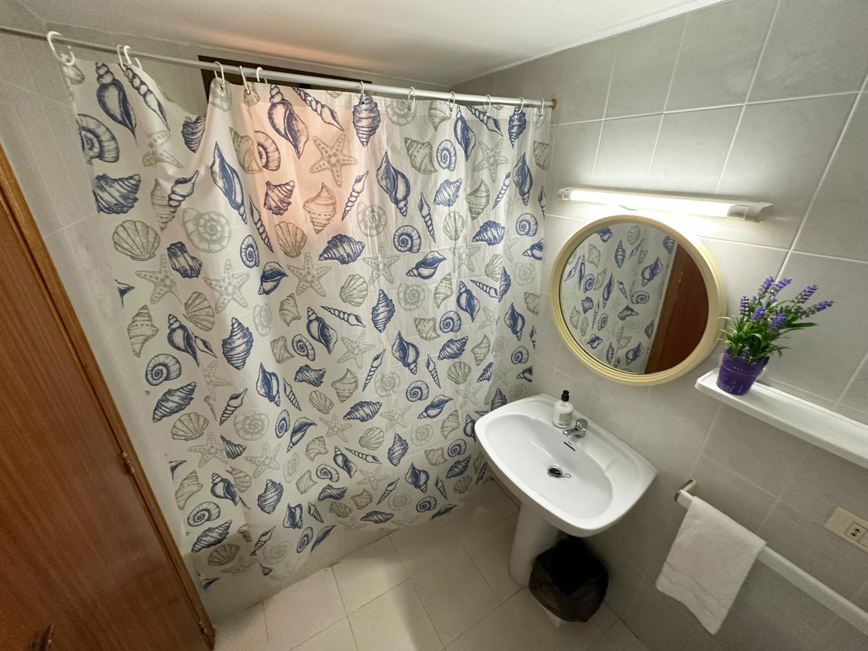 Studio Apartment - Photo 2