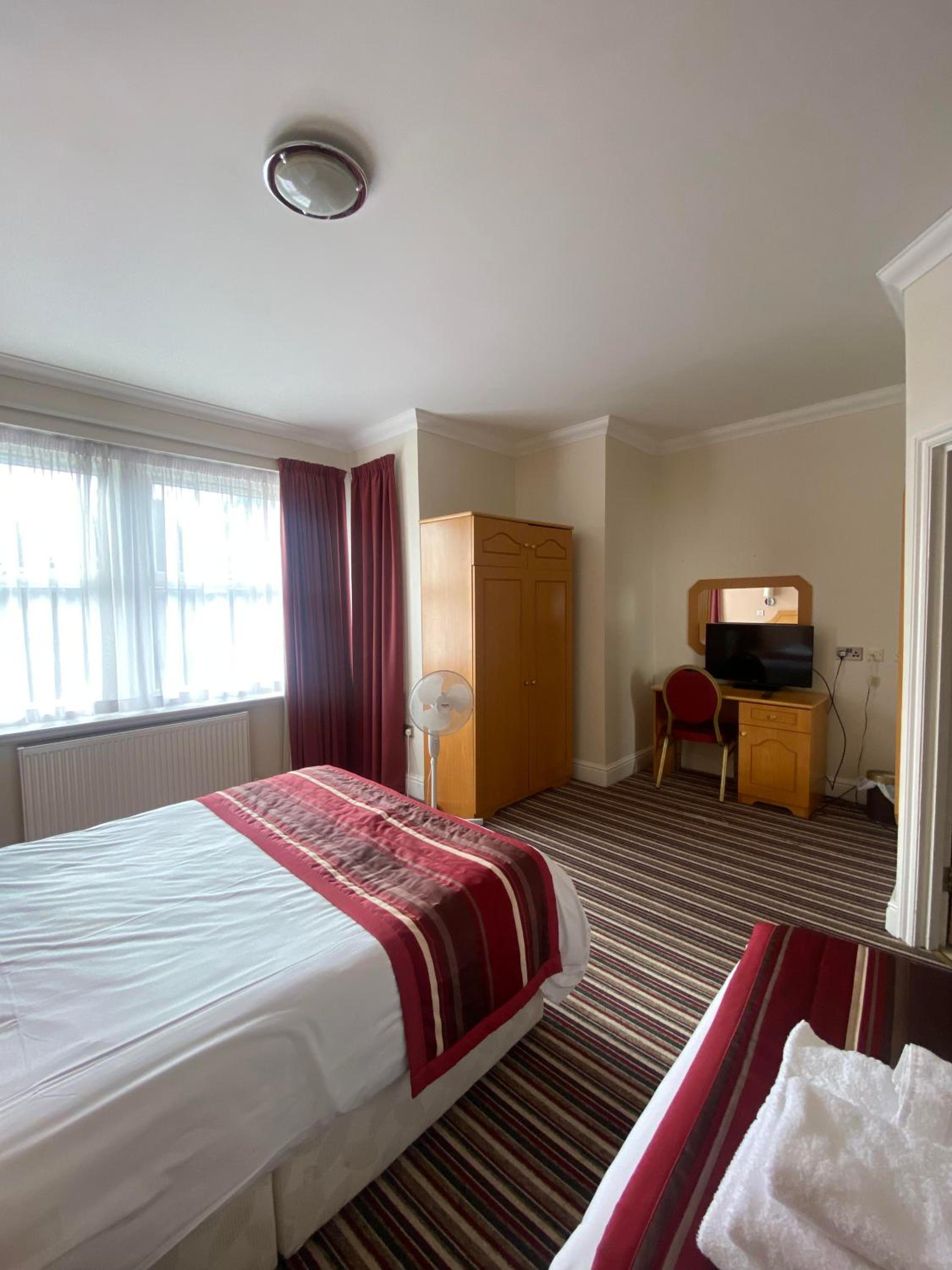 Twin Room - Photo 4