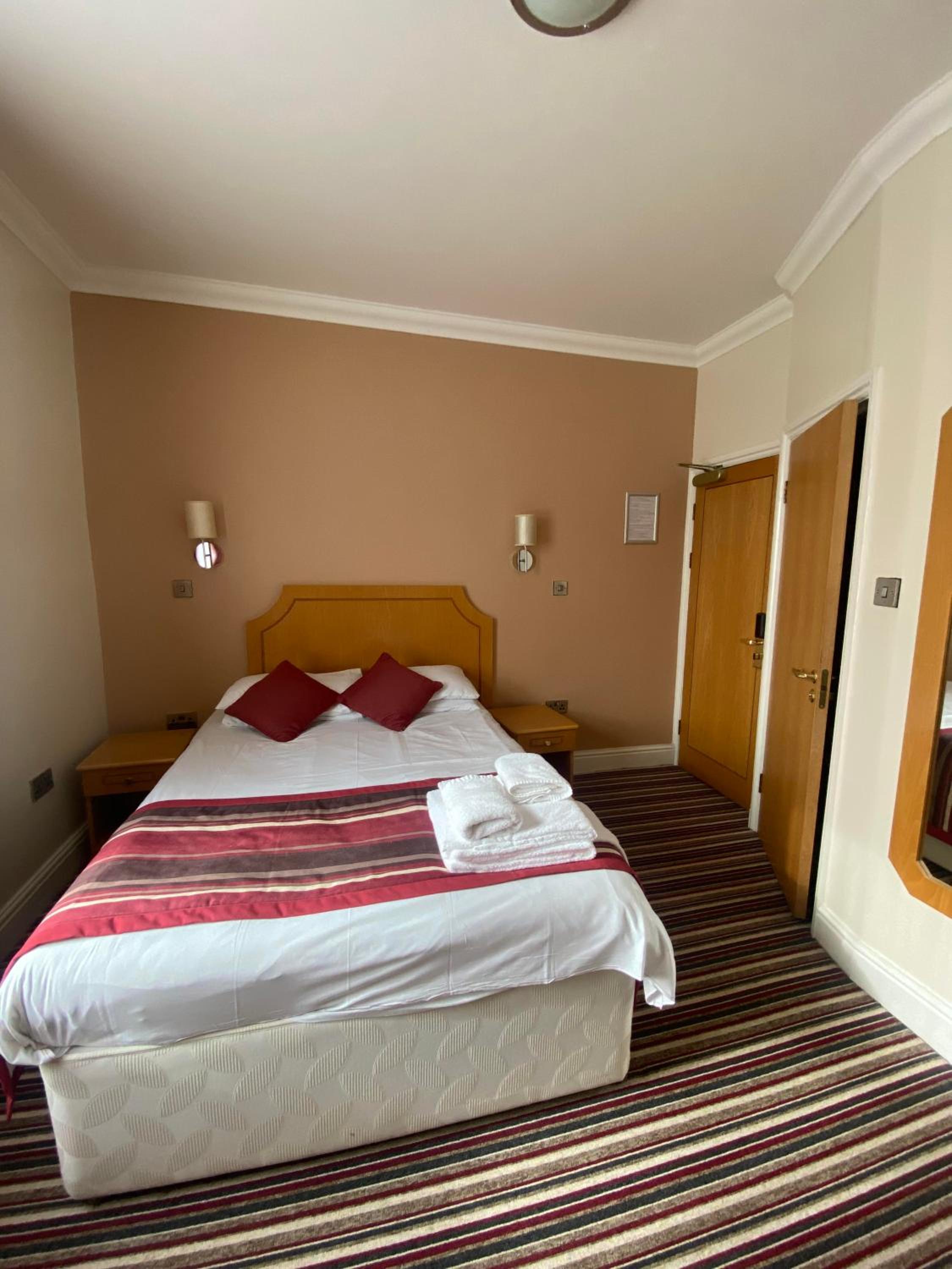 Double Room - Photo 2