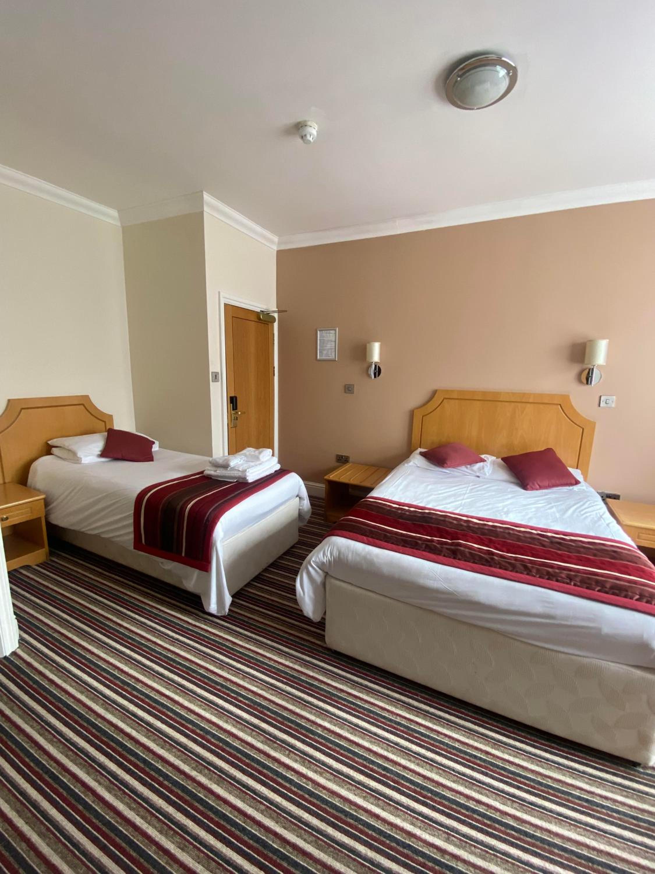 Twin Room - Photo 1