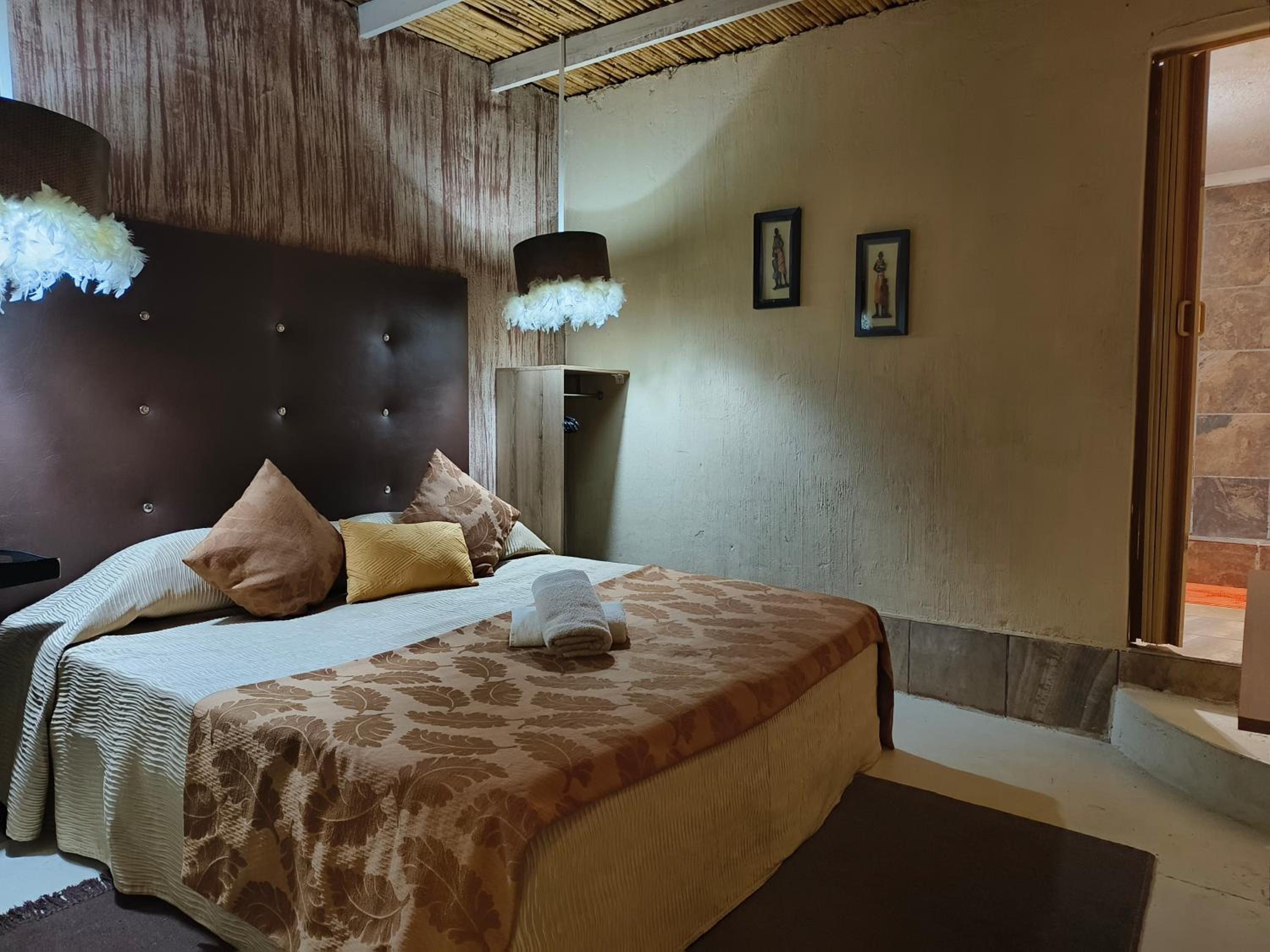 Seven-Bedroom House - Photo 24