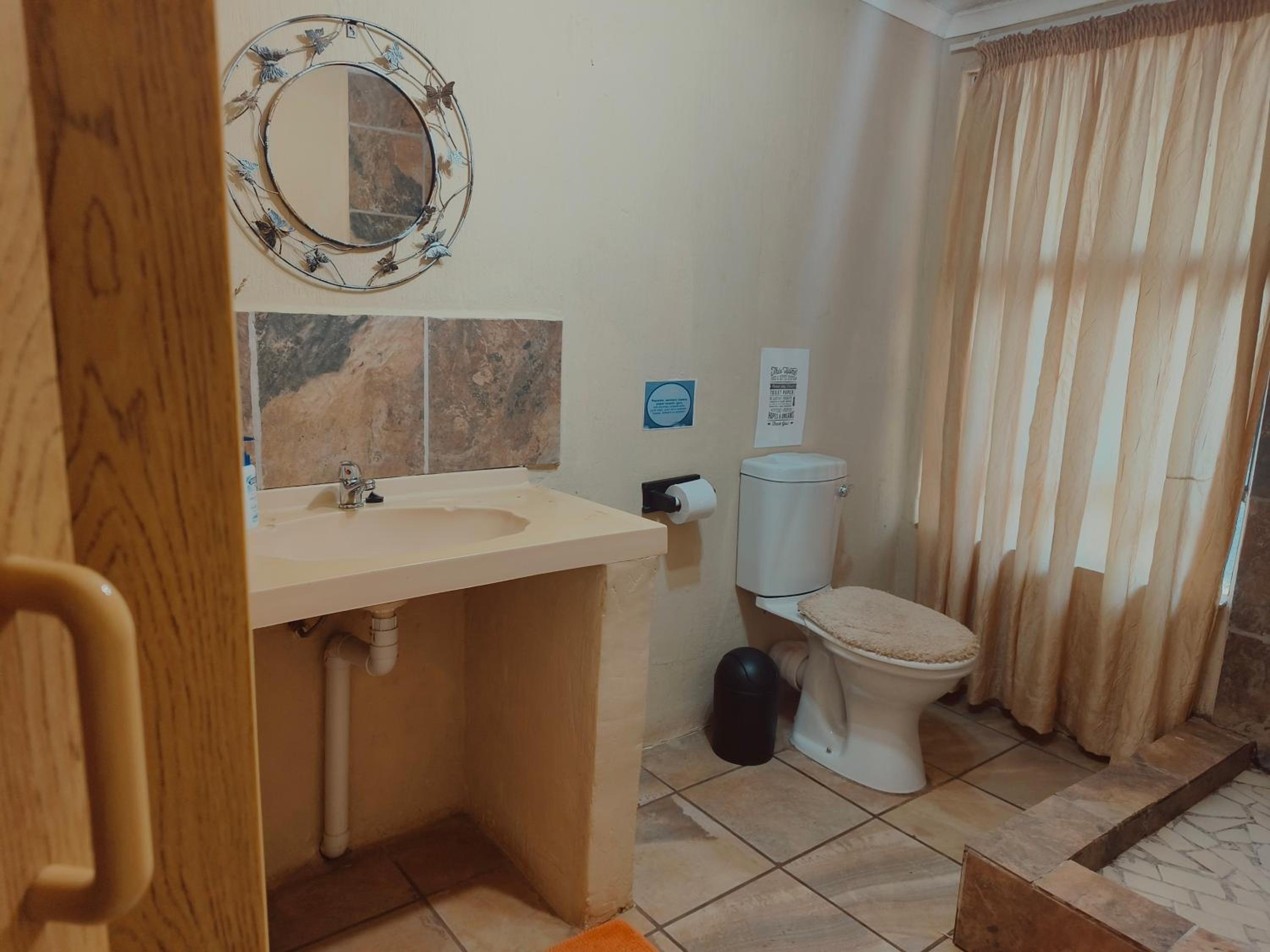 Seven-Bedroom House - Photo 22