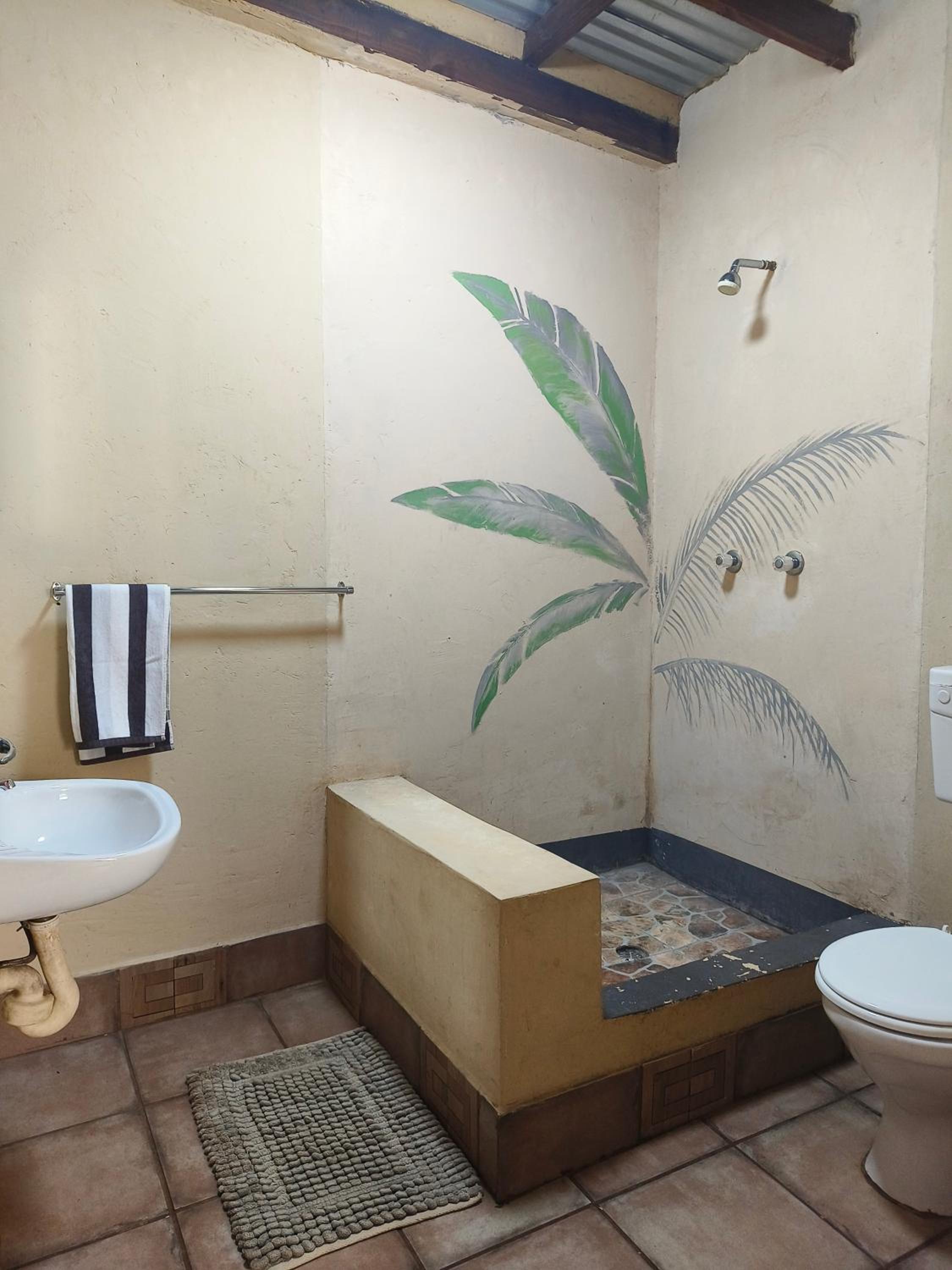 Seven-Bedroom House - Photo 20