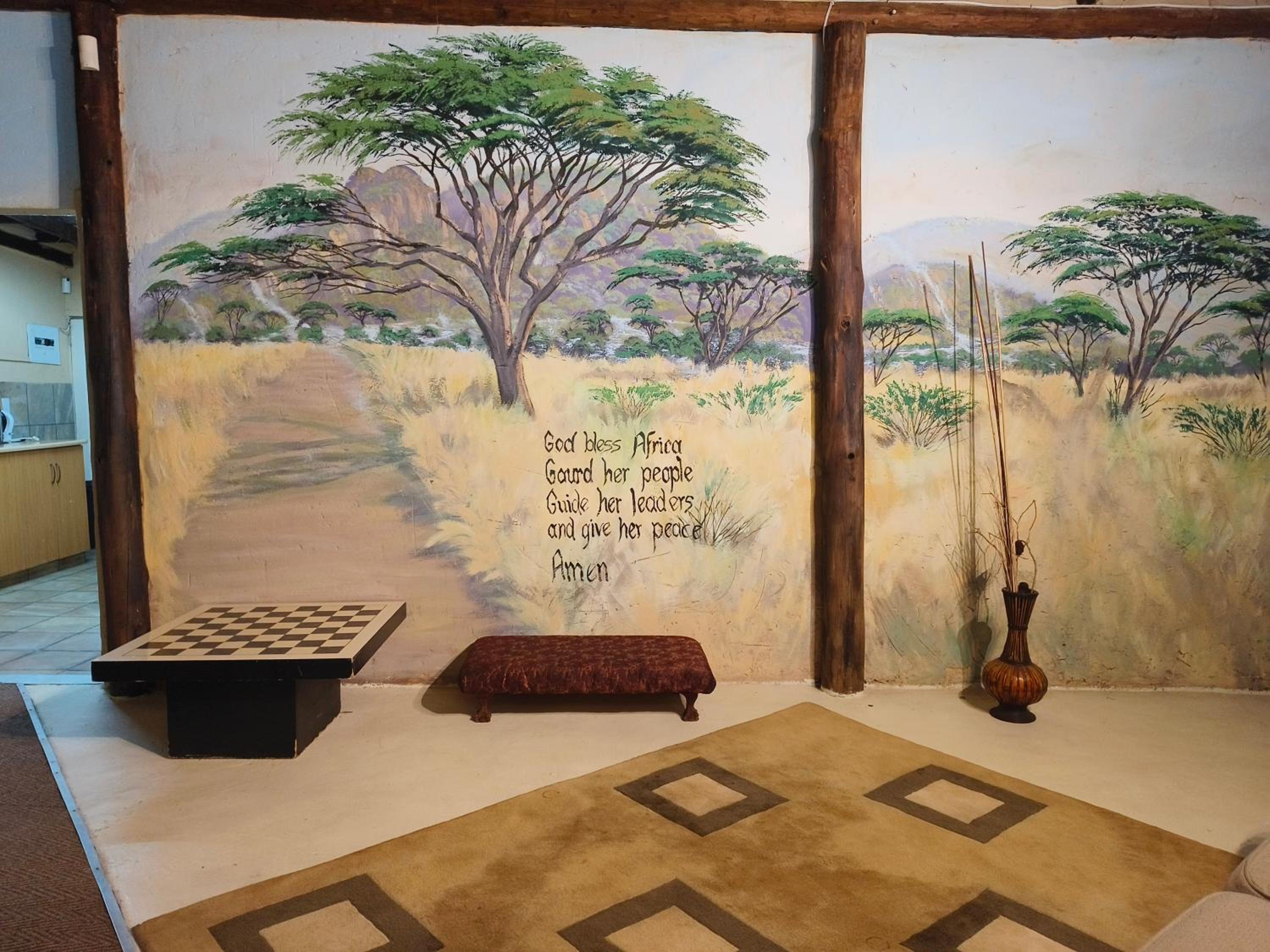 Seven-Bedroom House - Photo 11
