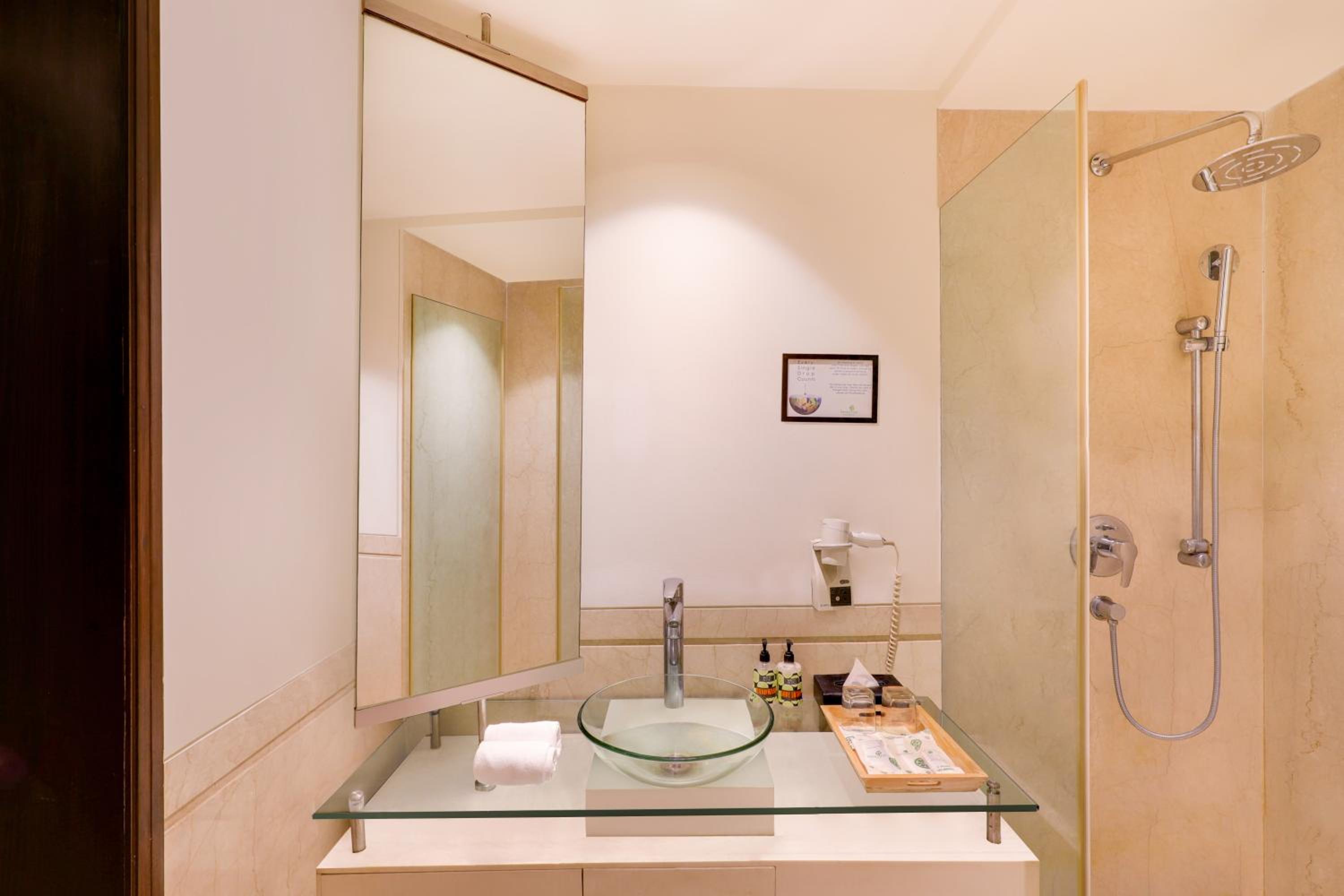 Premier King Or Twin Room (Exclusive Lounge Access,Cocktail Hours (1800 hrs to 2000 hrs),15% discount on Food & Beverage and 15% discount on Laundry) photo 2