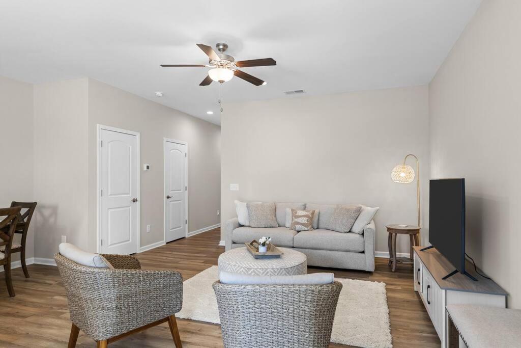 Three-Bedroom House photo 3