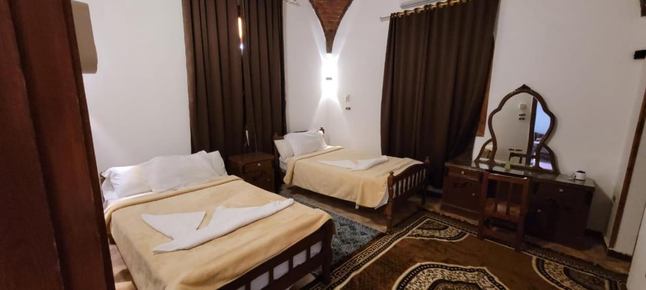 Double or Twin Room with Bathroom - Photo 2
