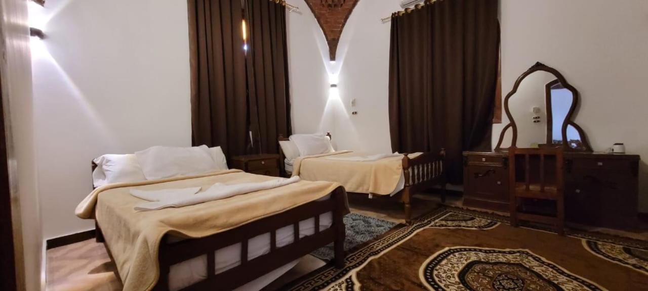 Double or Twin Room with Bathroom - Photo 7