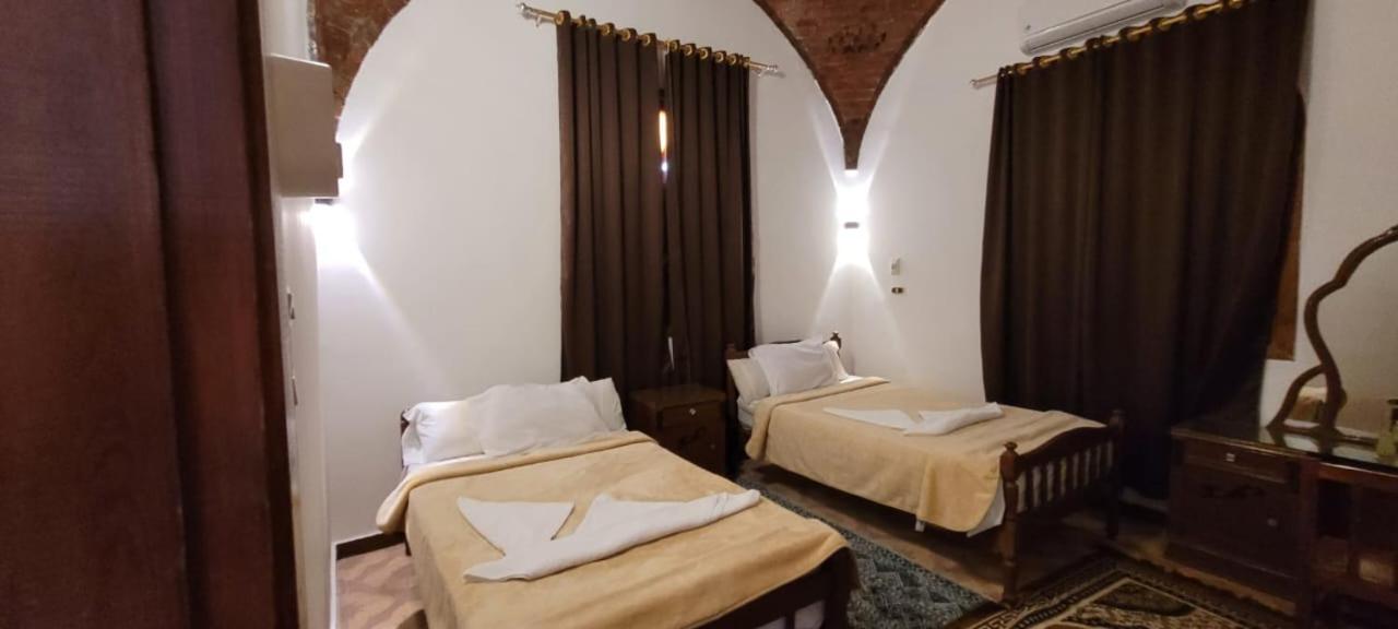 Double or Twin Room with Bathroom - Photo 6