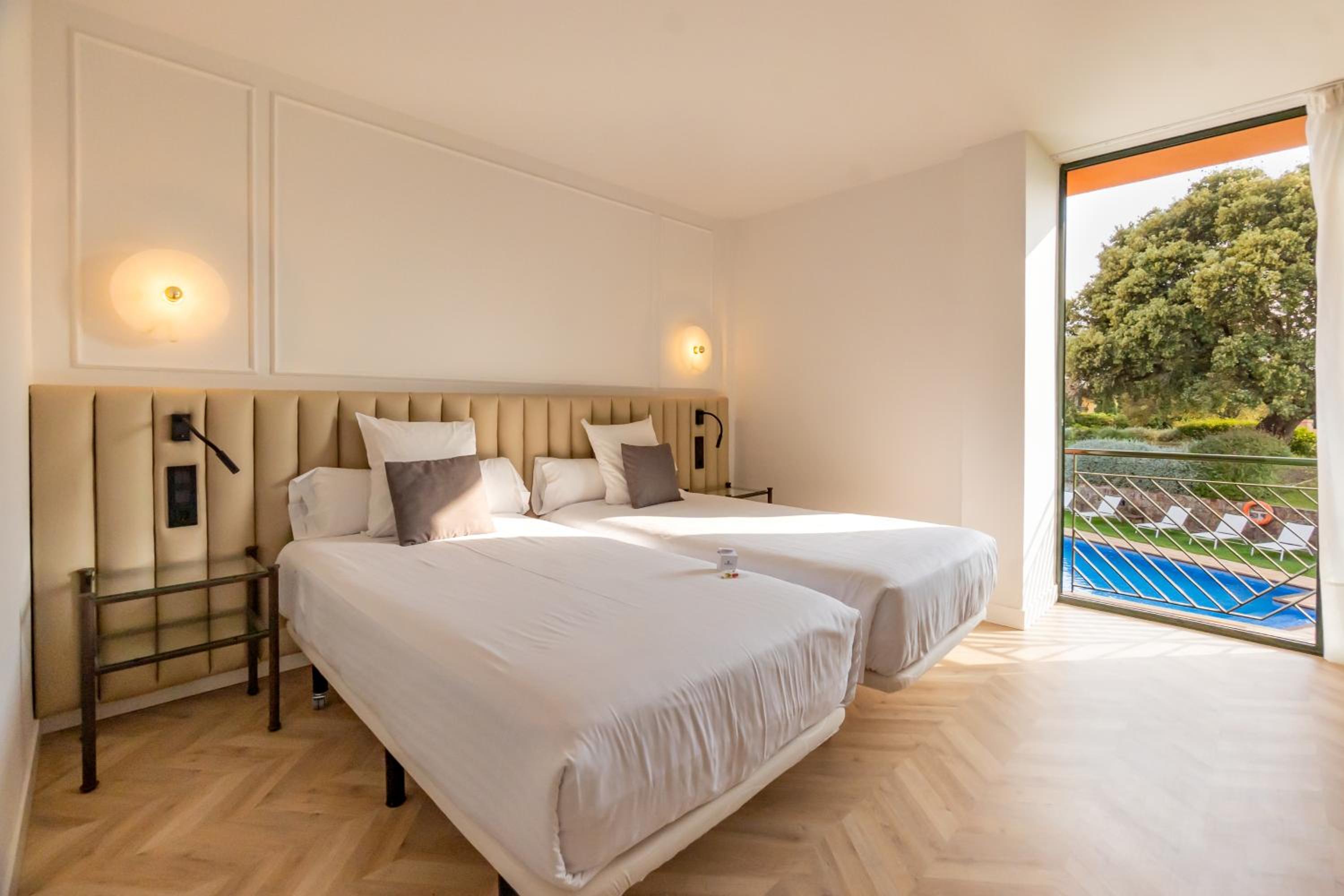 Double or Twin Room - Photo 2