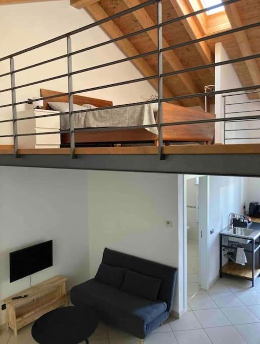 One-Bedroom Apartment photo 1
