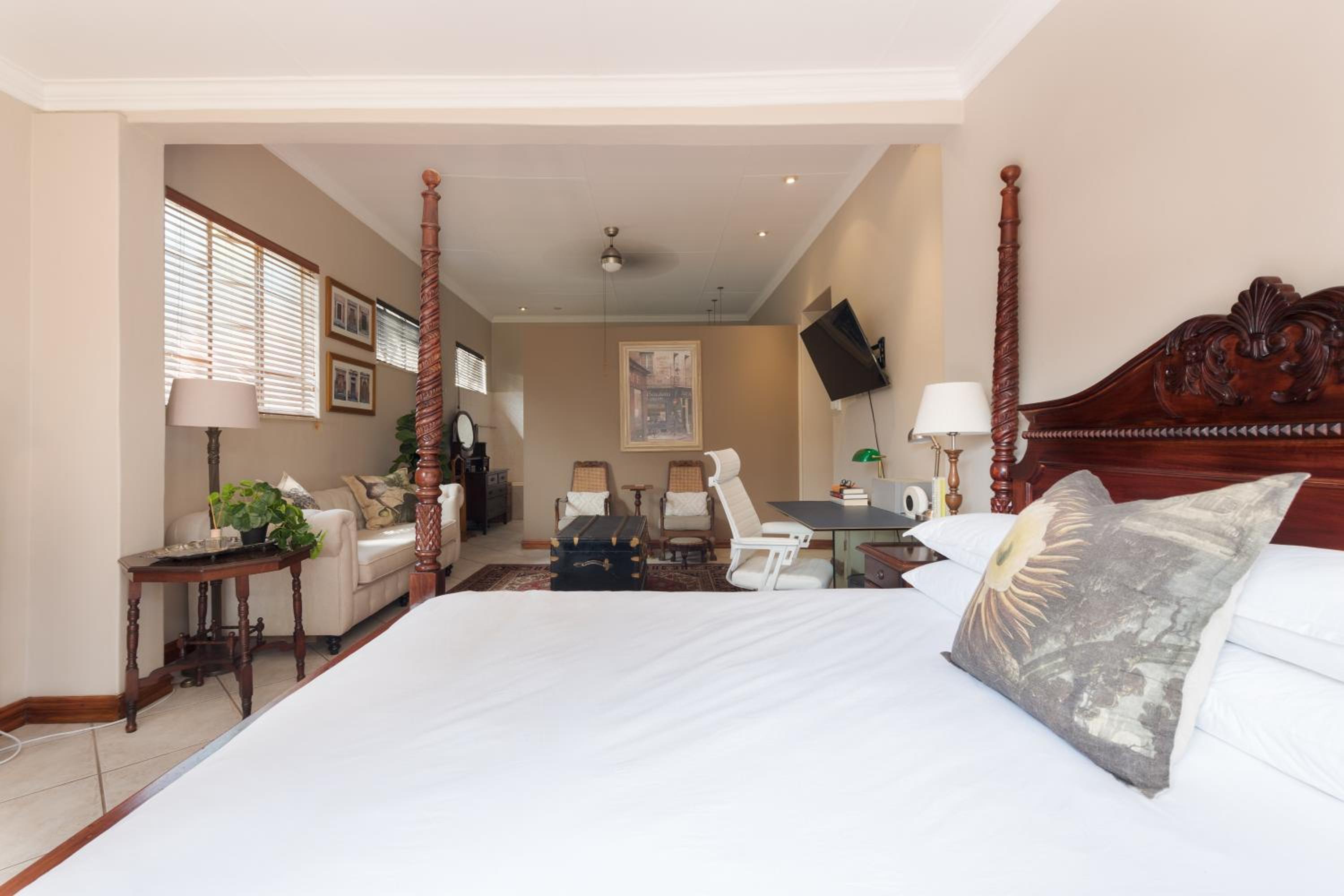 Superior King Suite photo 2
